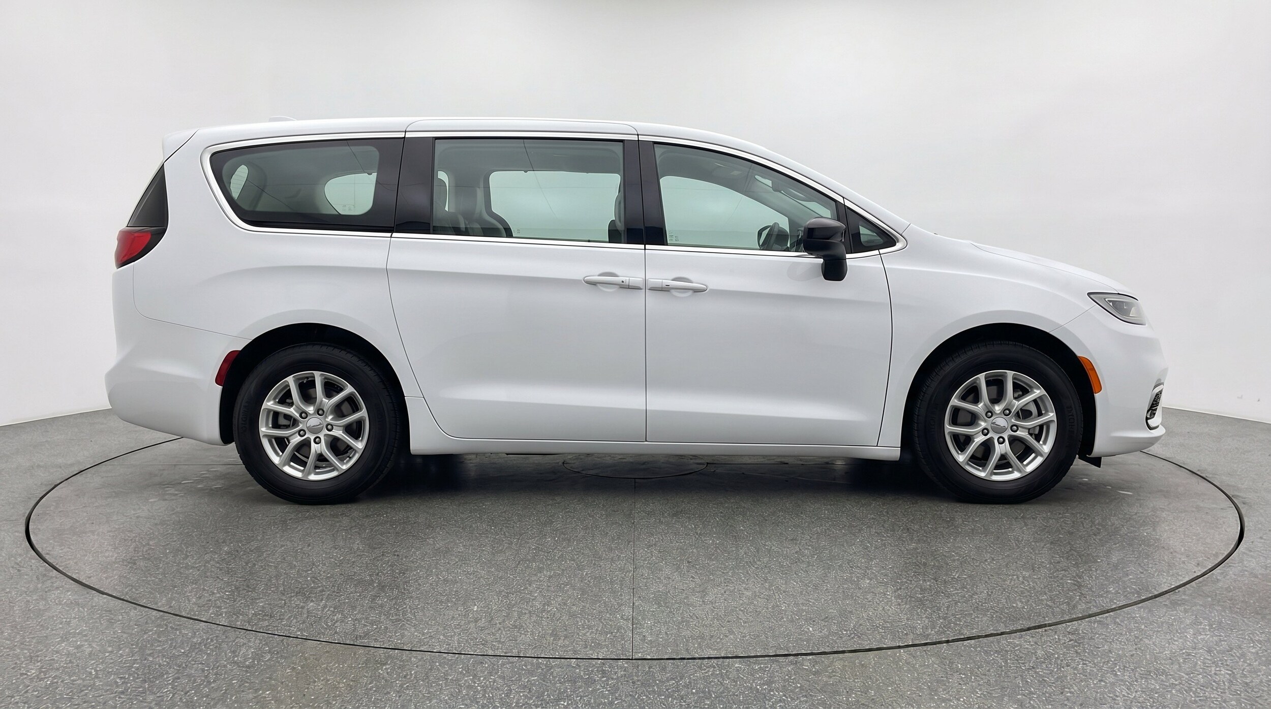 Thumbnail: 2024 Chrysler Voyager - 10