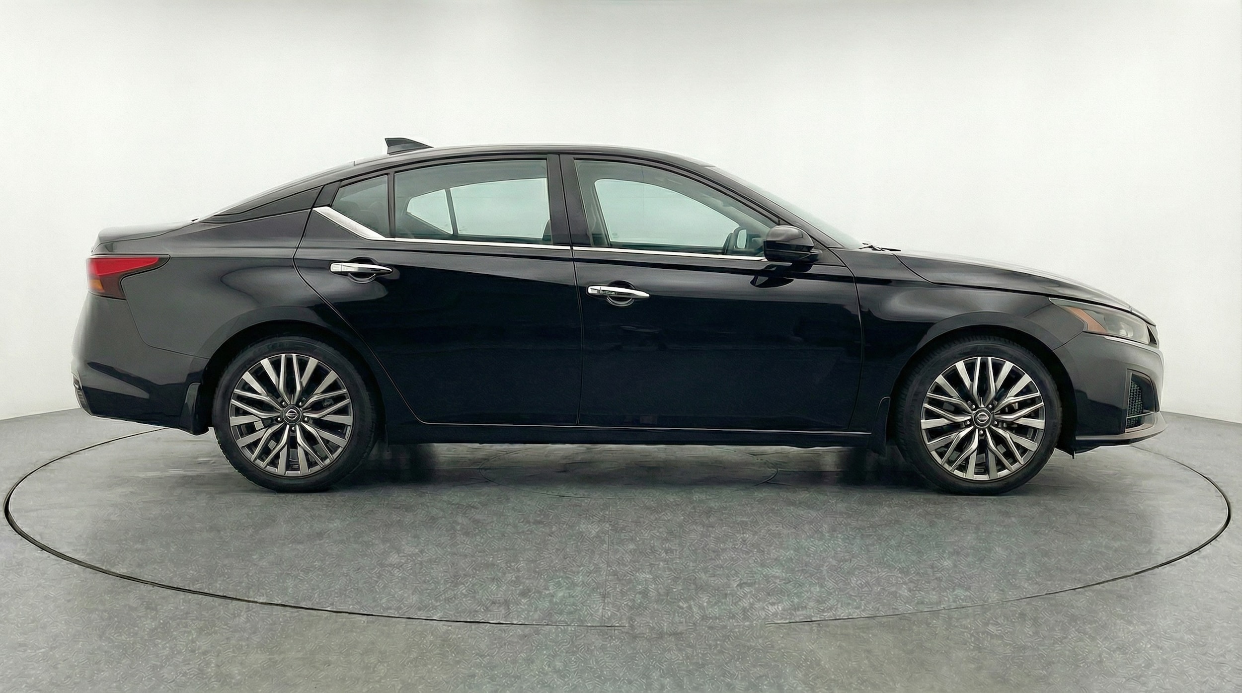 Thumbnail: 2025 Nissan Altima - 8