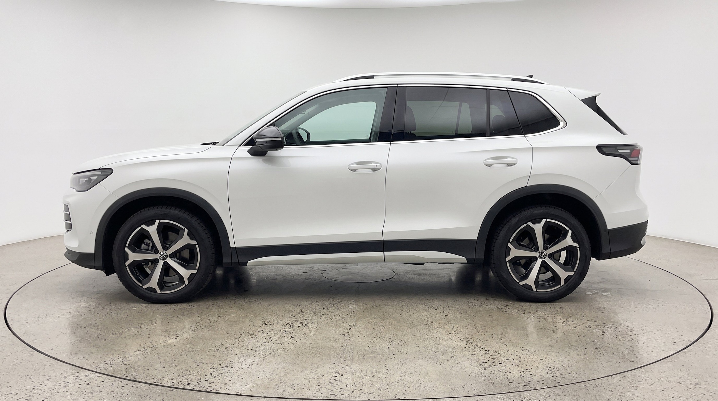 Thumbnail: 2026 Volkswagen Tiguan - 5
