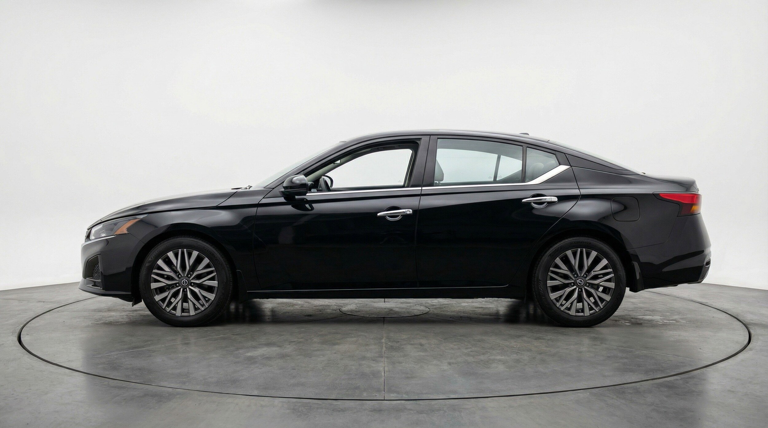 Thumbnail: 2025 Nissan Altima - 5