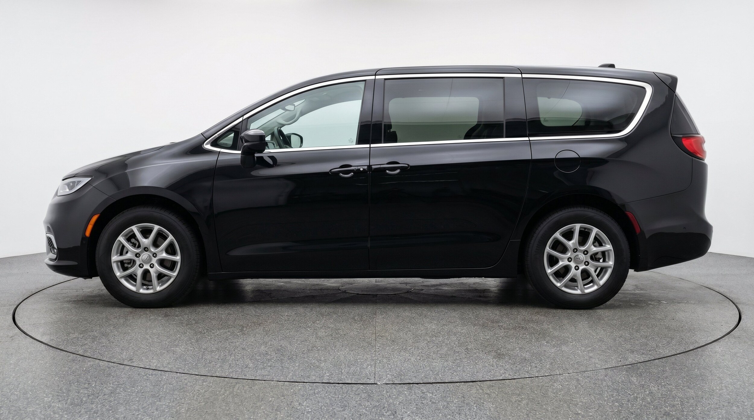 Thumbnail: 2024 Chrysler Voyager - 5