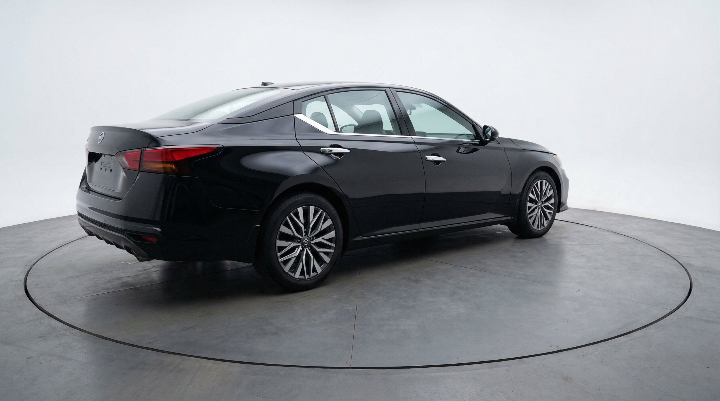 Thumbnail: 2025 Nissan Altima - 9
