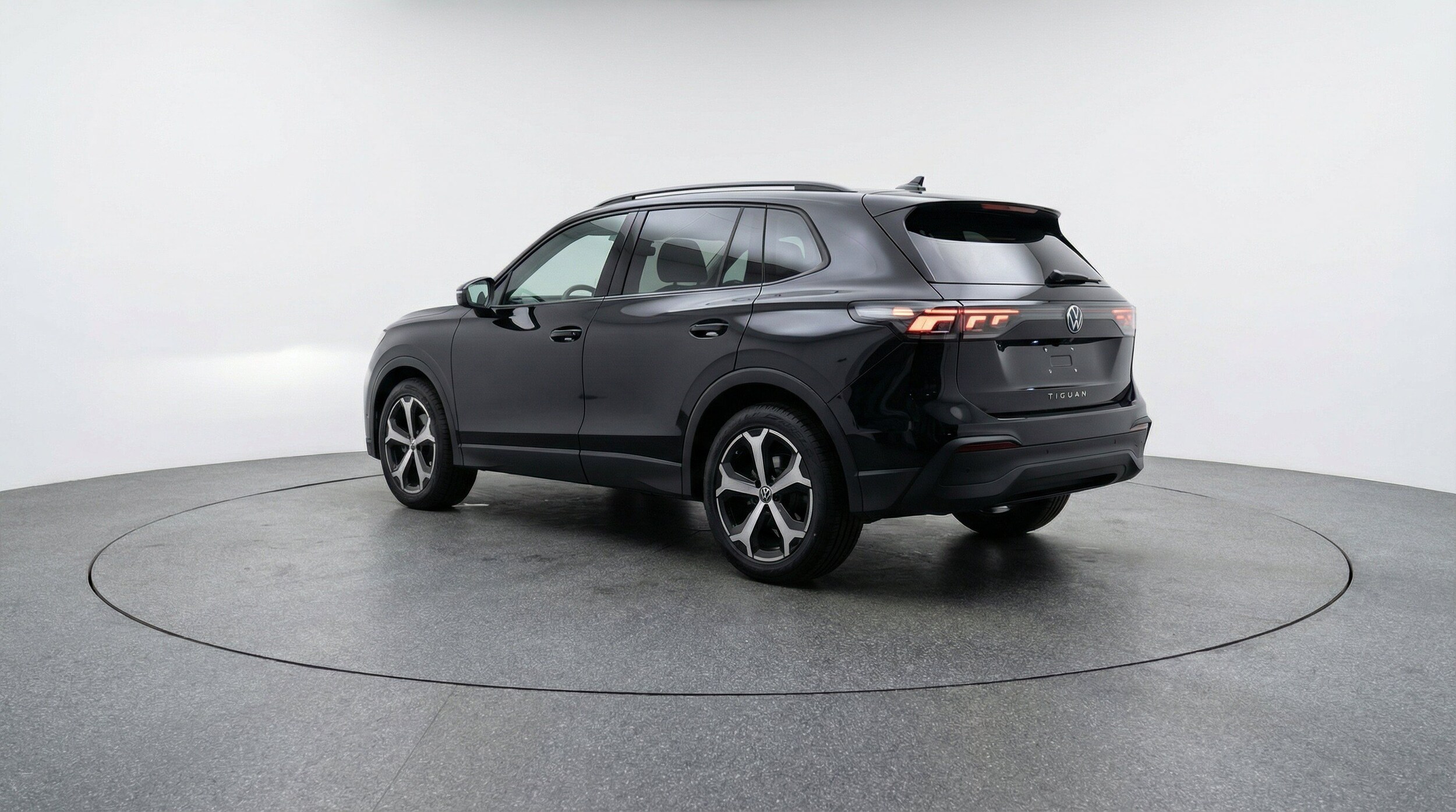 Thumbnail: 2026 Volkswagen Tiguan - 6