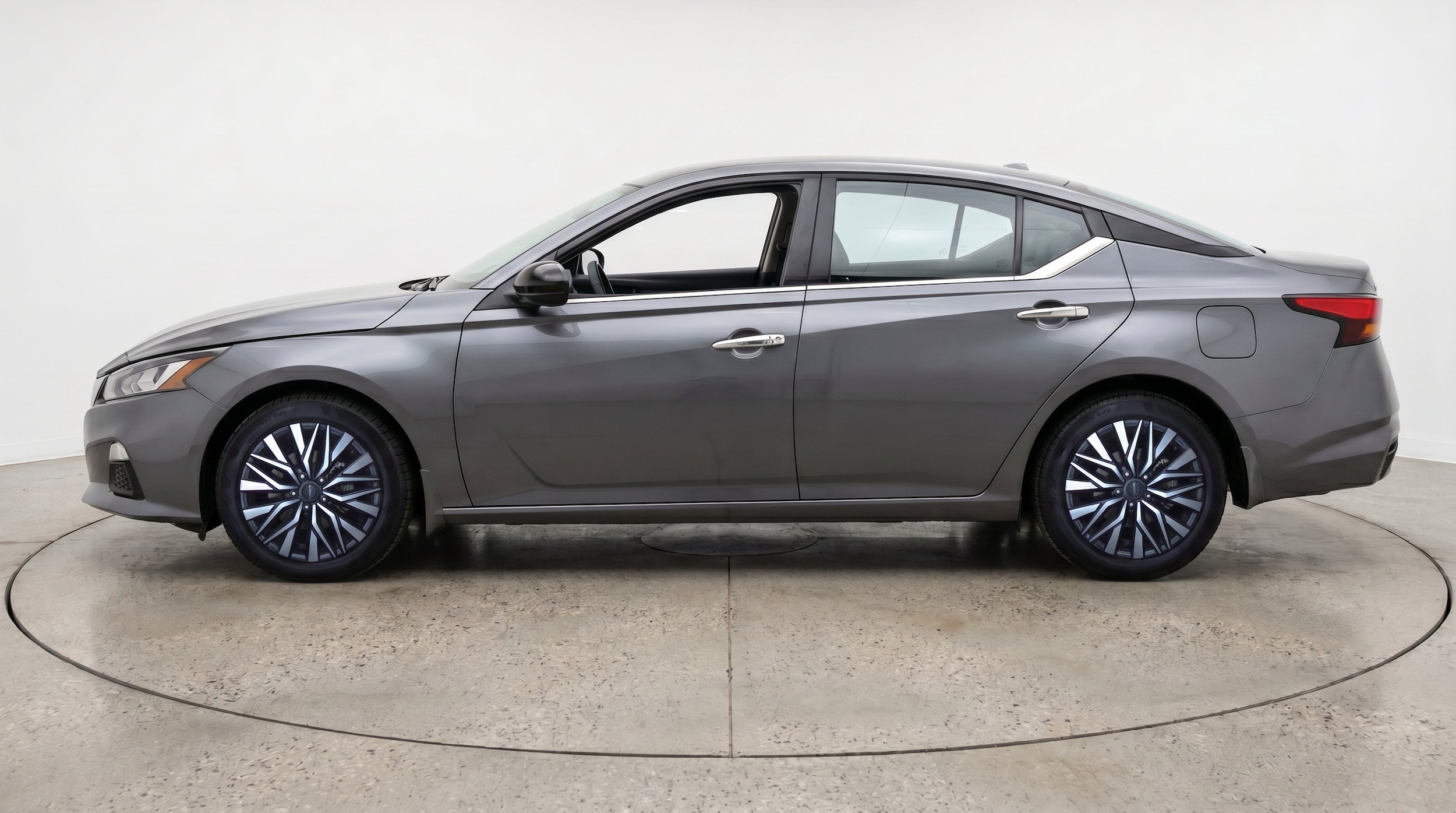 Thumbnail: 2025 Nissan Altima - 5