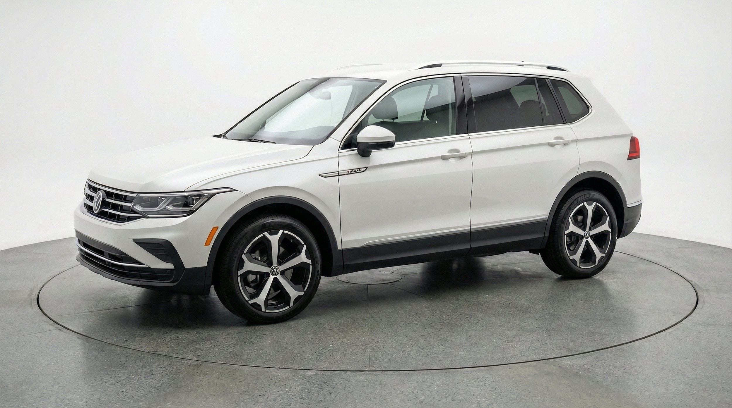 Thumbnail: 2026 Volkswagen Tiguan - 3