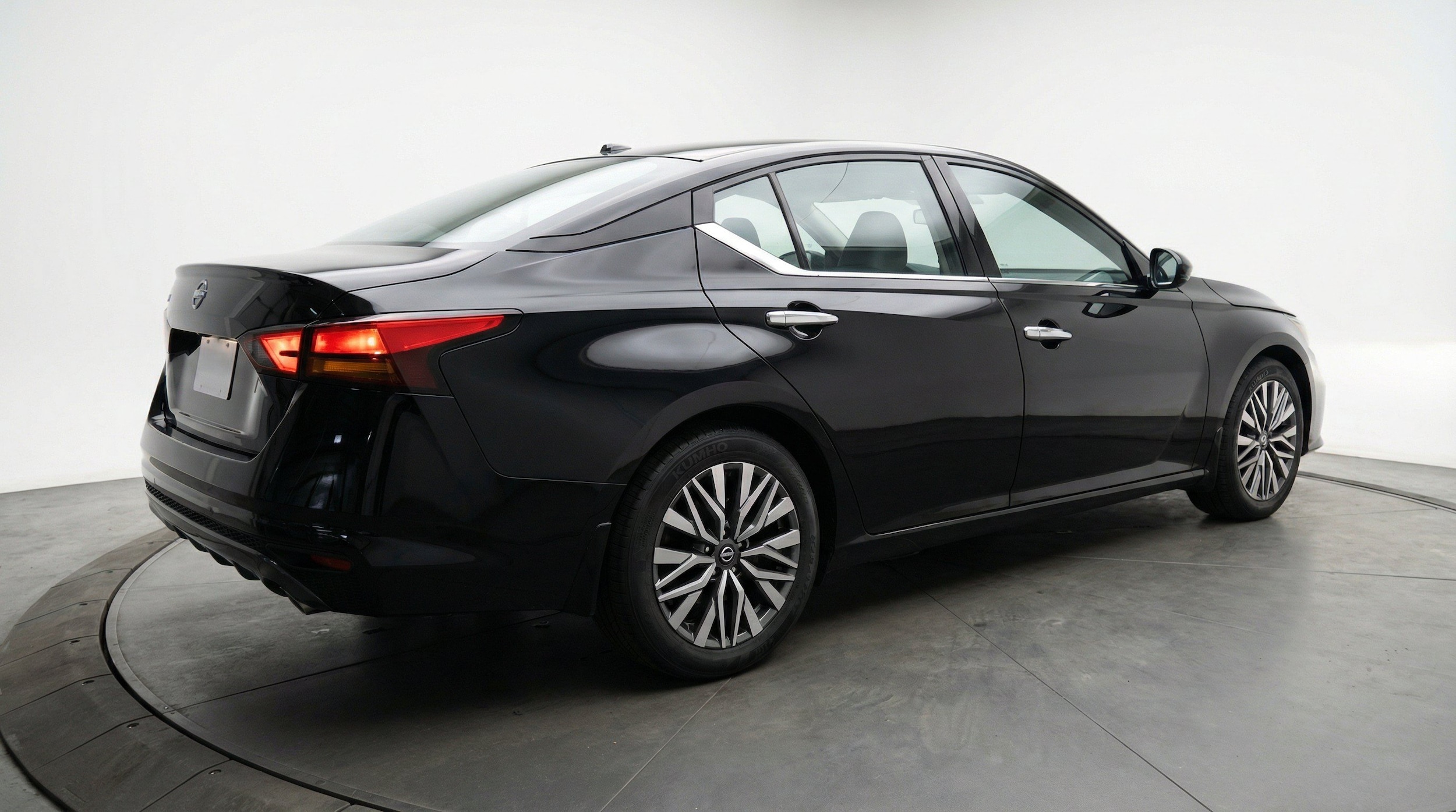 Thumbnail: 2025 Nissan Altima - 9
