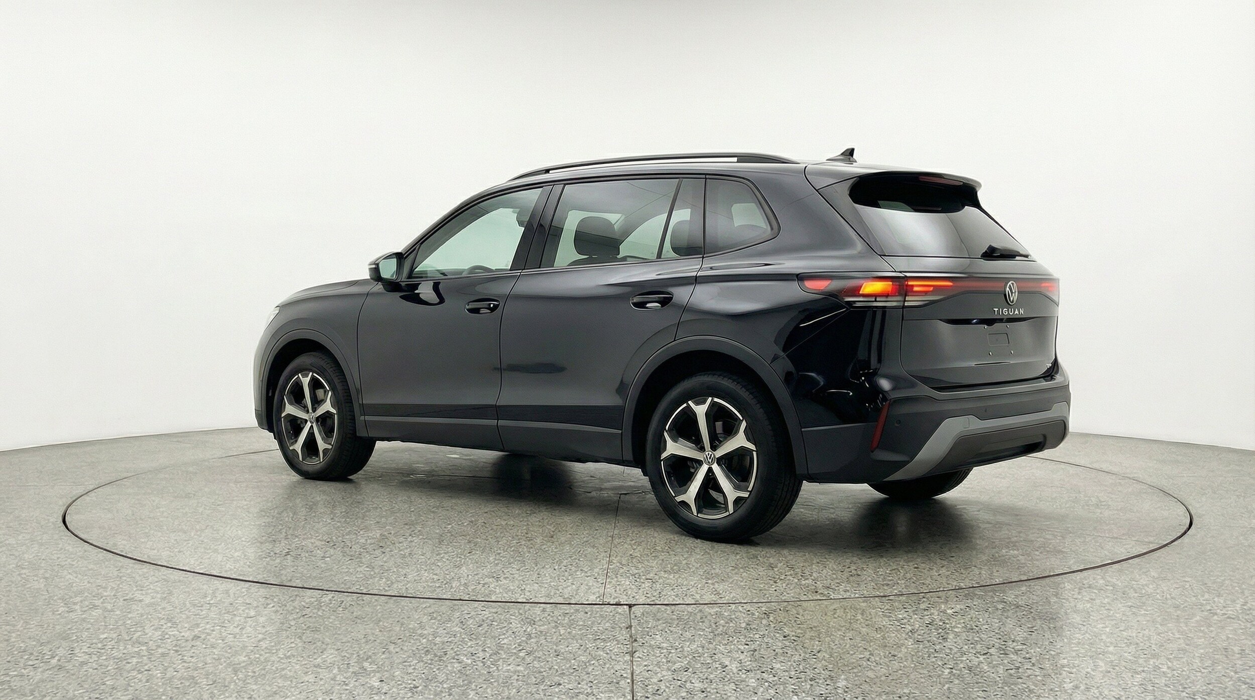 Thumbnail: 2026 Volkswagen Tiguan - 6