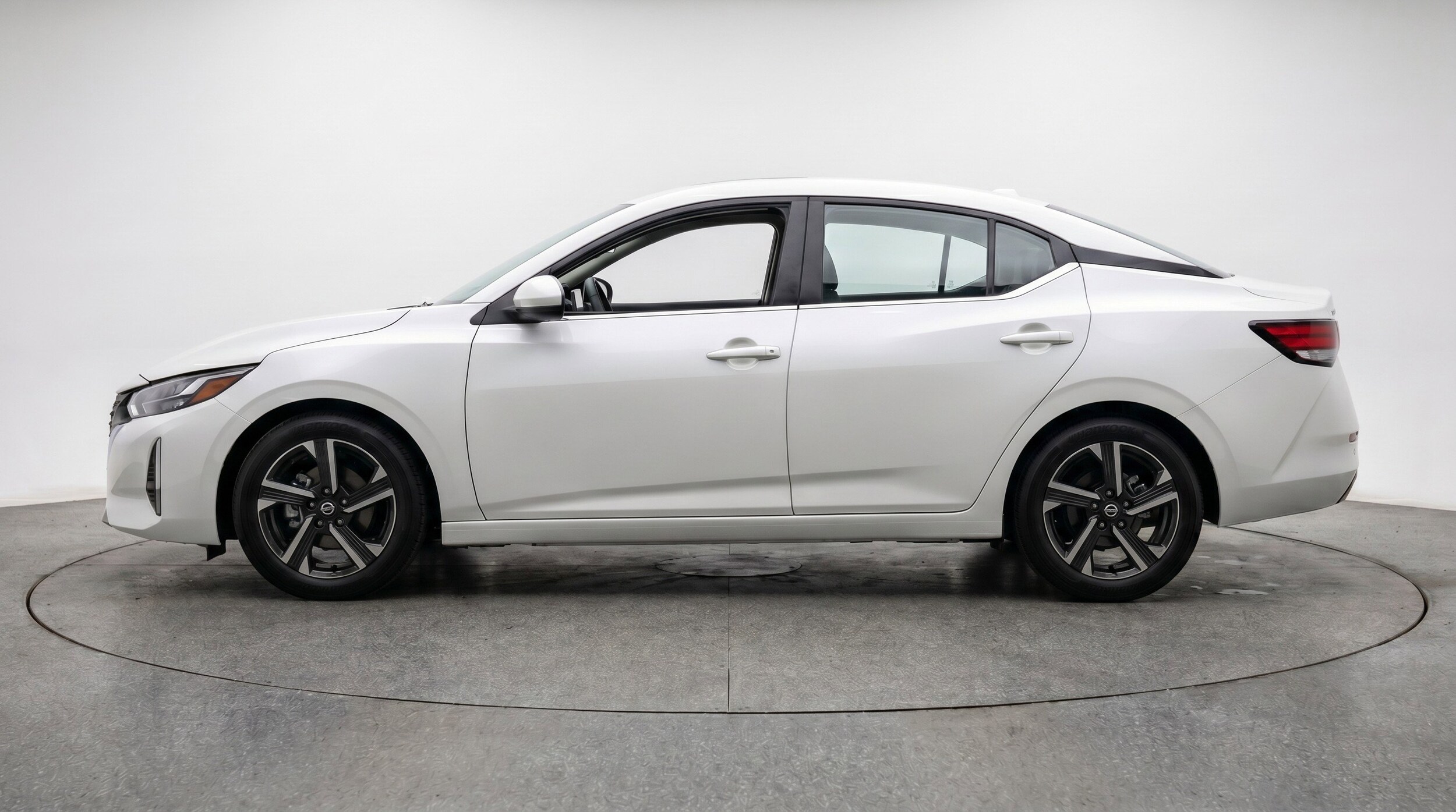 Thumbnail: 2025 Nissan Sentra - 5