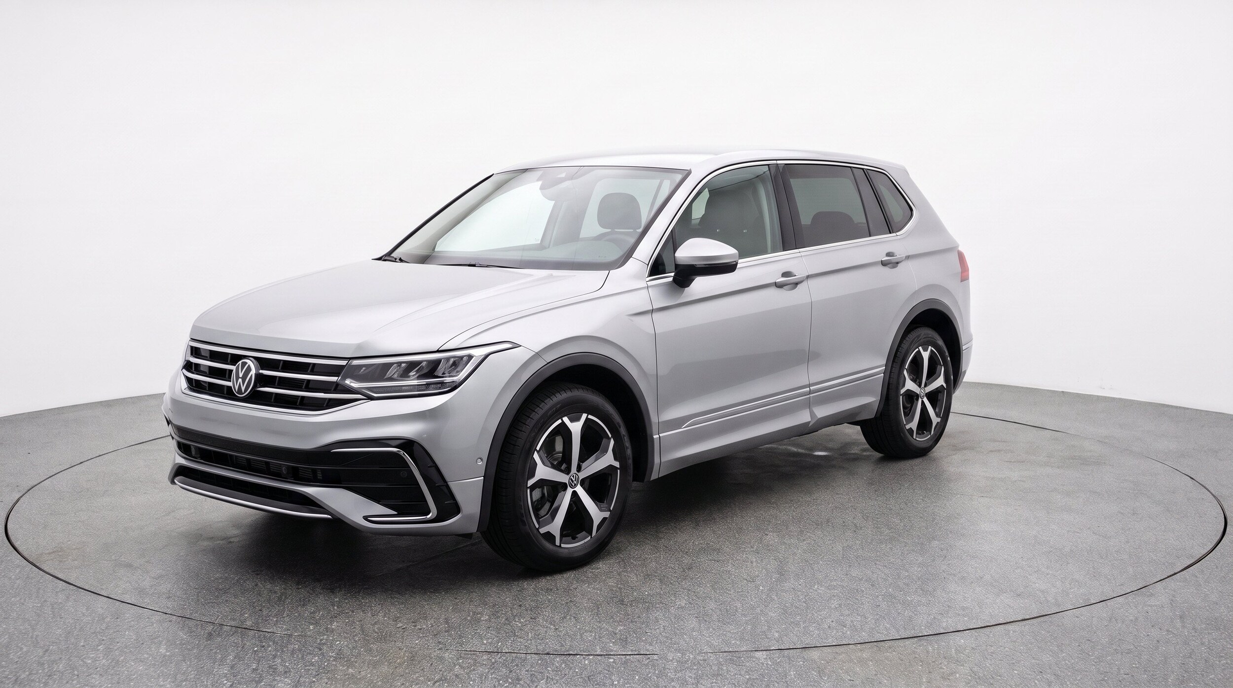 Thumbnail: 2026 Volkswagen Tiguan - 3
