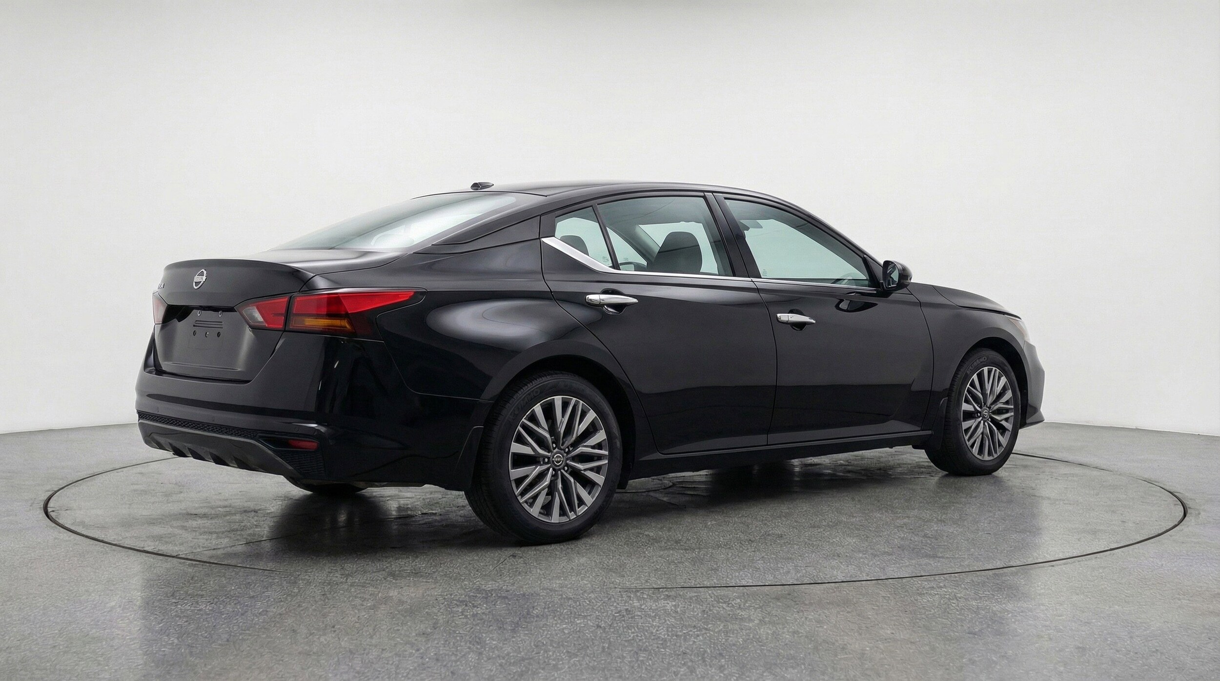 Thumbnail: 2025 Nissan Altima - 9