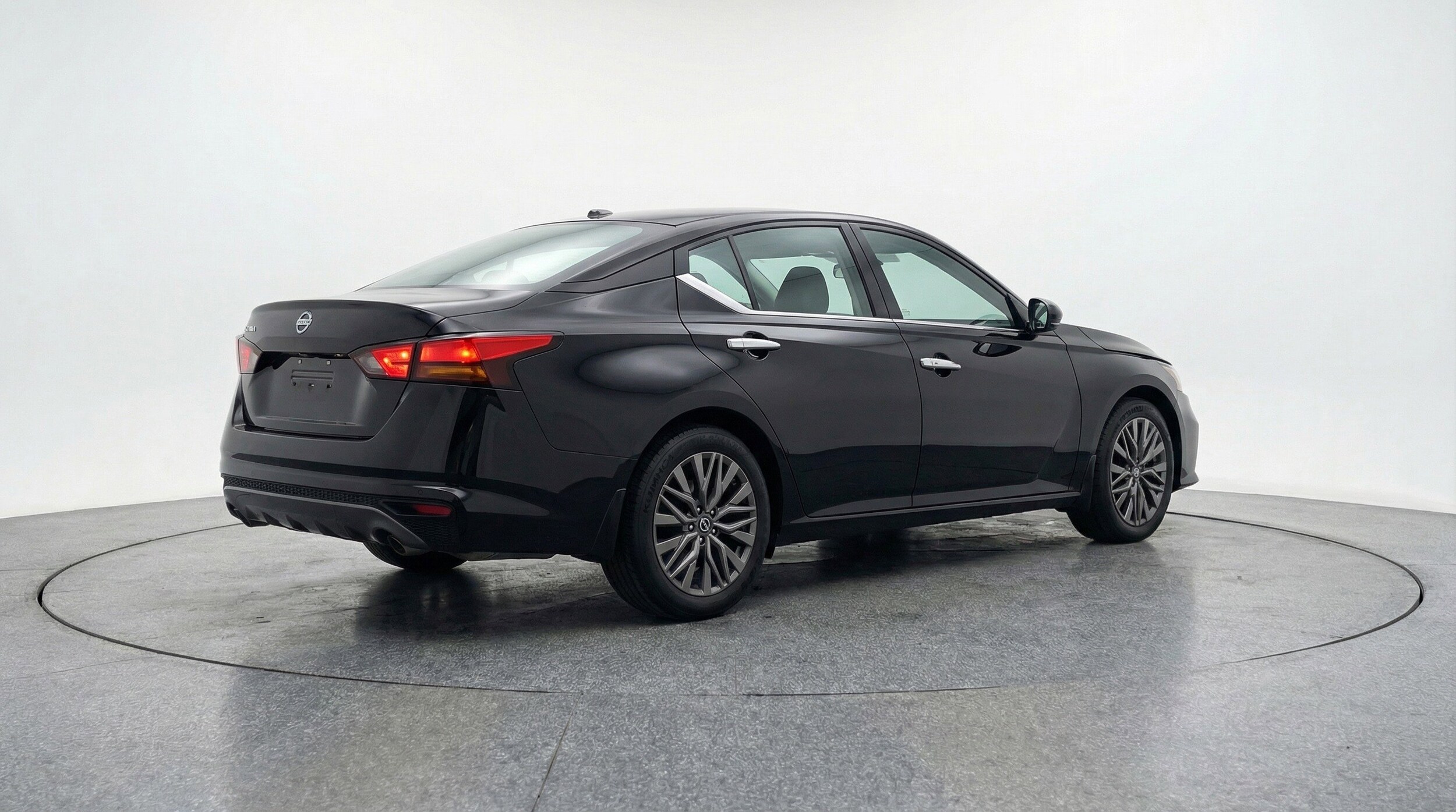 Thumbnail: 2025 Nissan Altima - 9