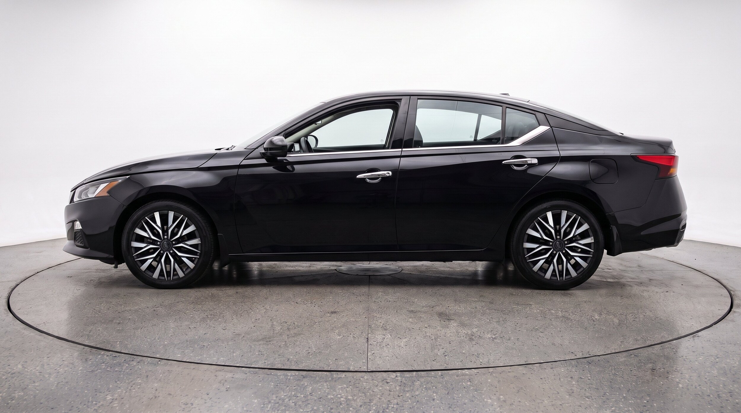 Thumbnail: 2025 Nissan Altima - 5