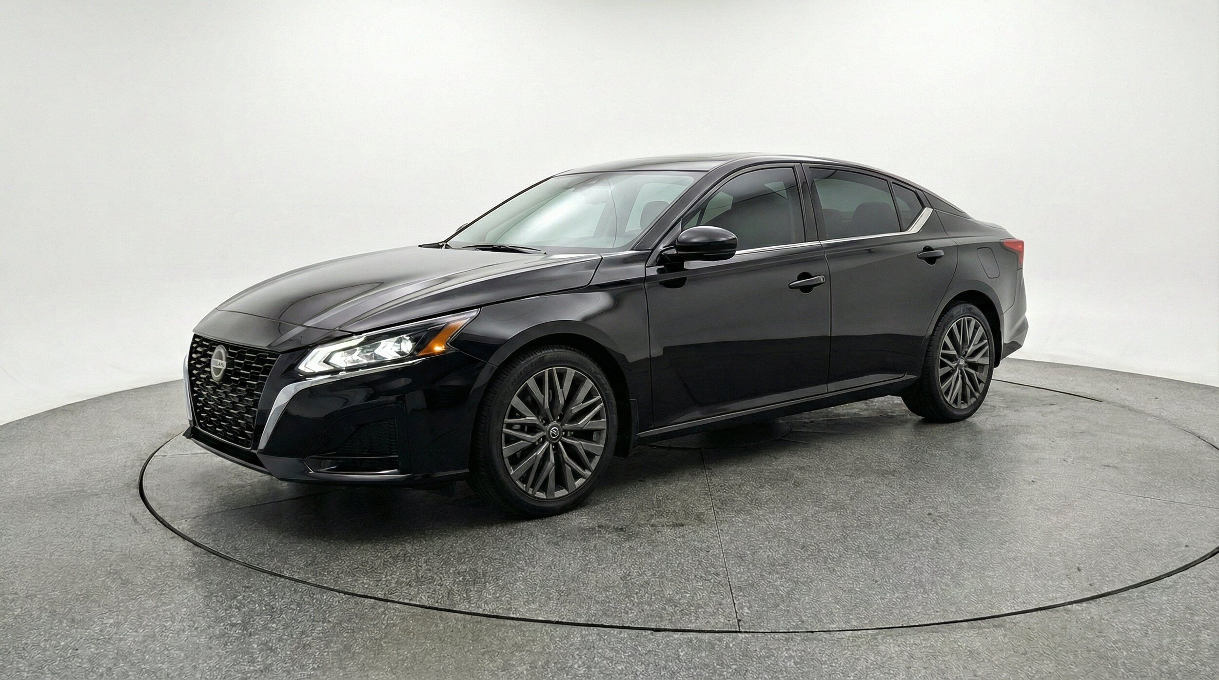 Thumbnail: 2025 Nissan Altima - 3