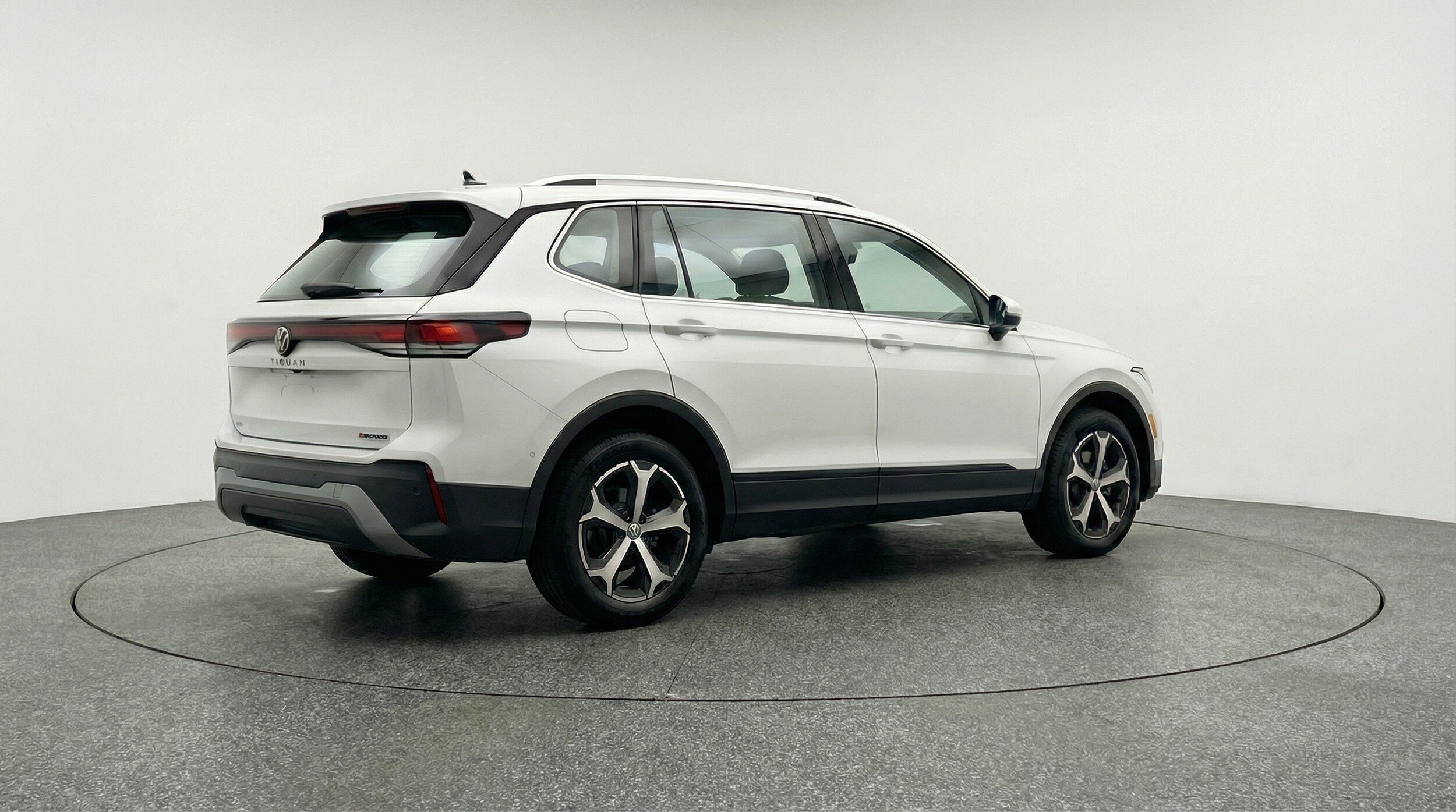 Thumbnail: 2026 Volkswagen Tiguan - 9