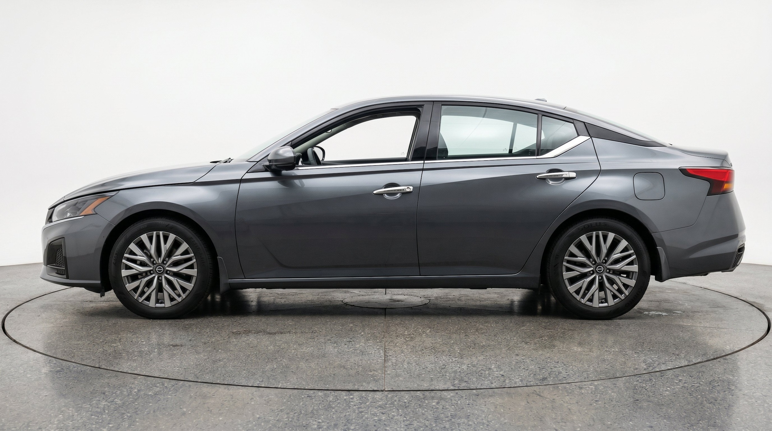 Thumbnail: 2025 Nissan Altima - 5