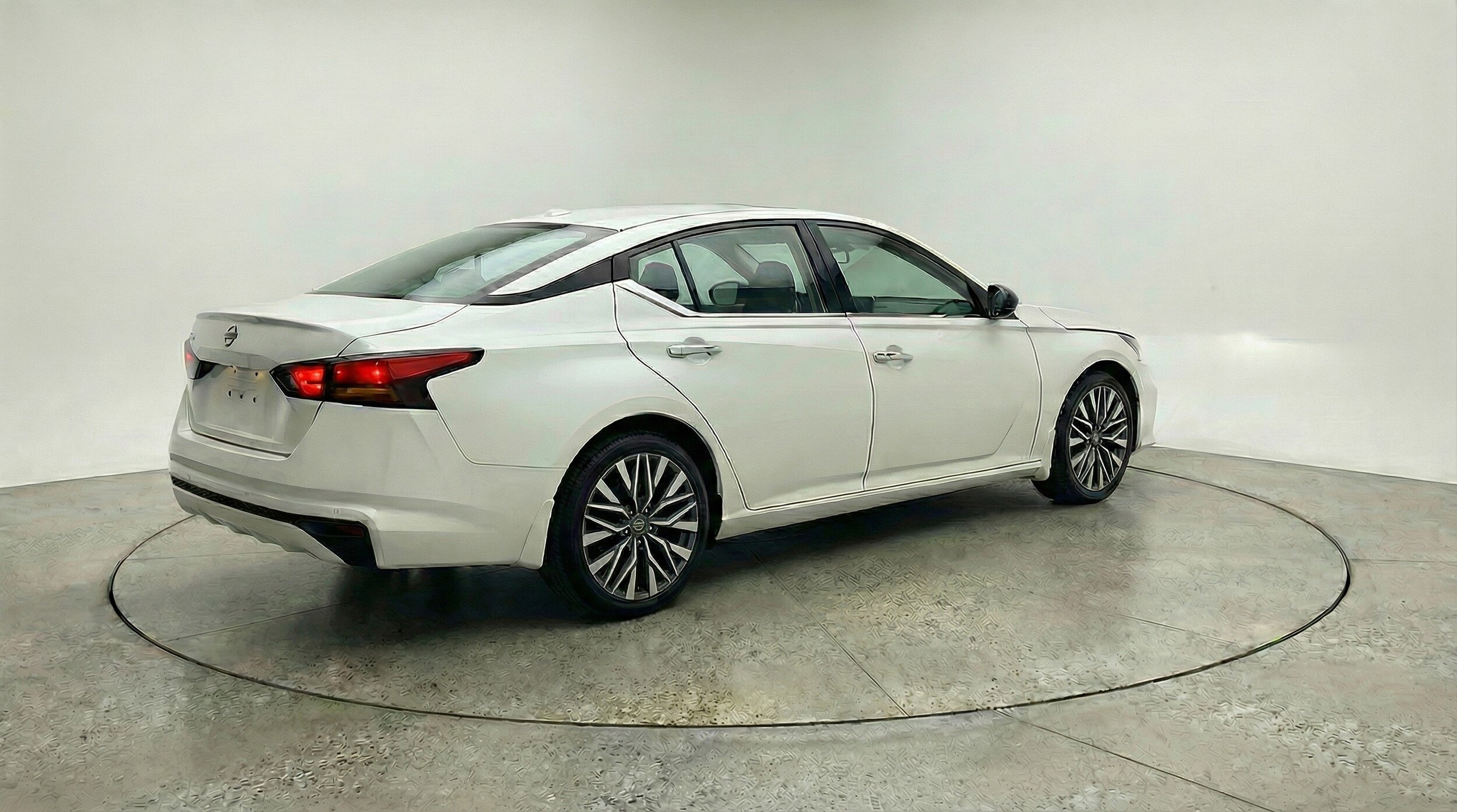 Thumbnail: 2025 Nissan Altima - 9