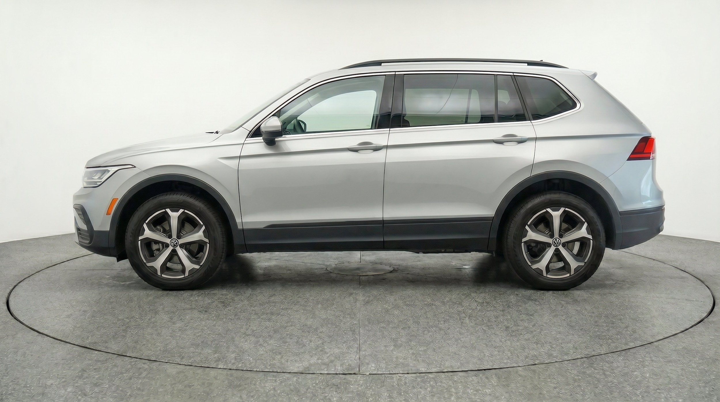 Thumbnail: 2026 Volkswagen Tiguan - 5