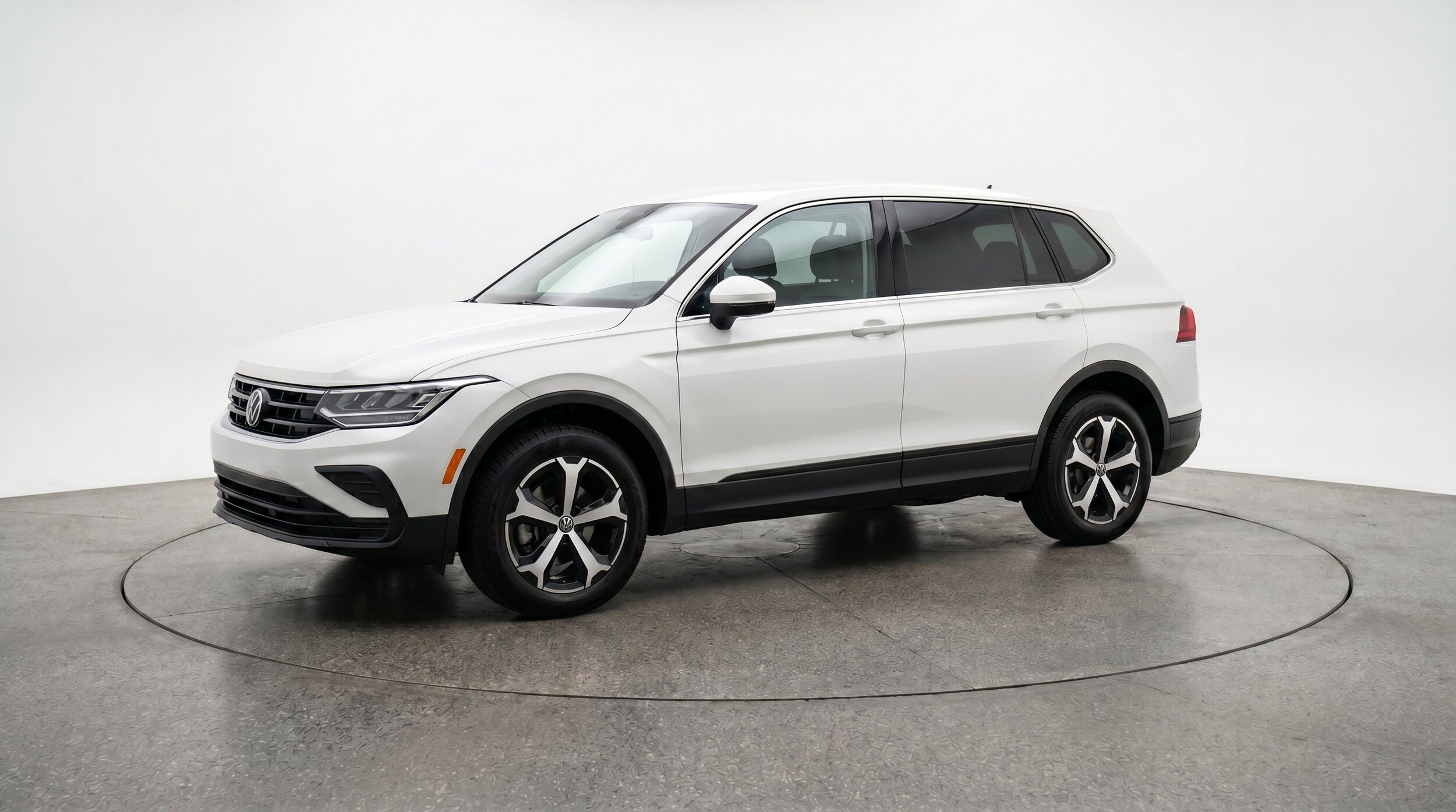 Thumbnail: 2026 Volkswagen Tiguan - 3