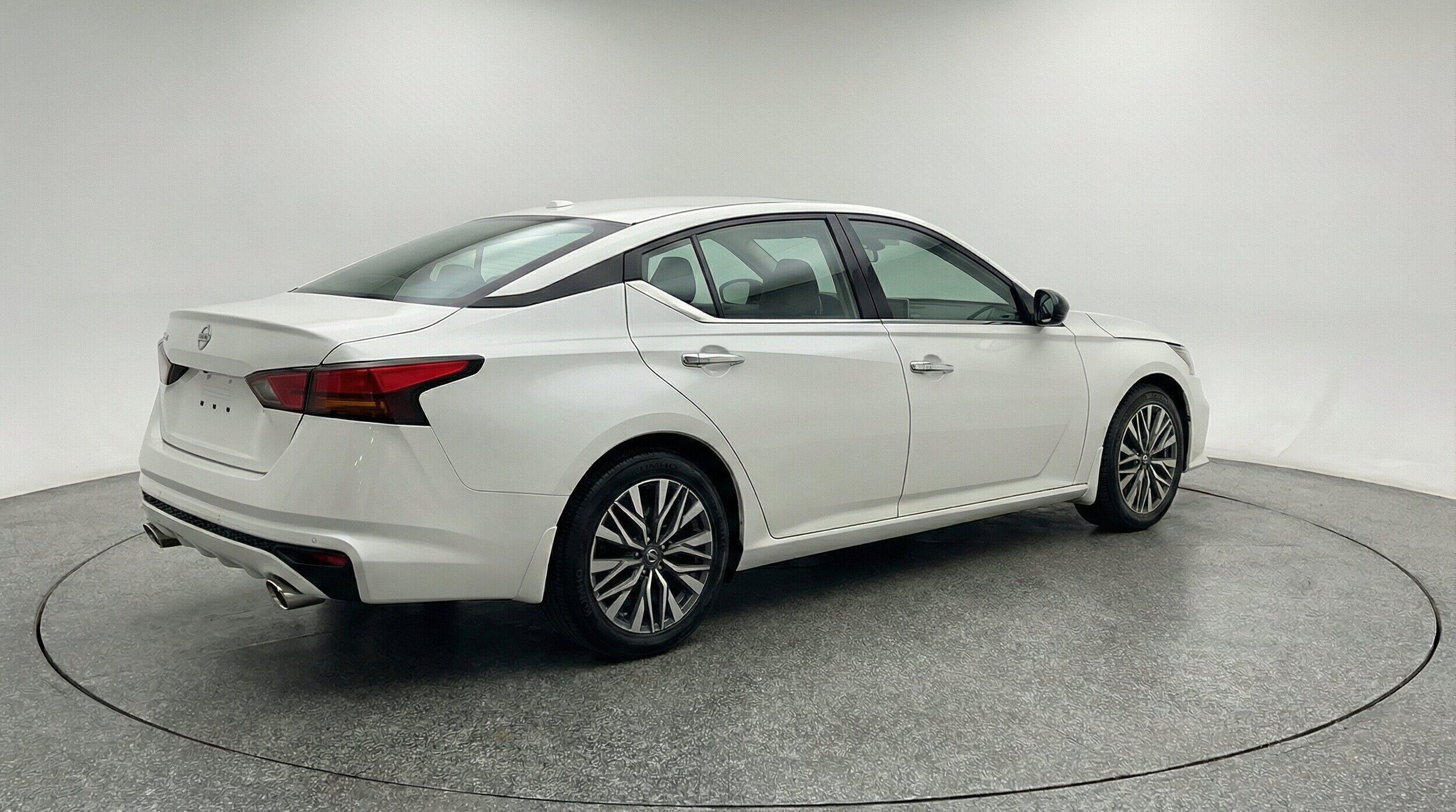 Thumbnail: 2025 Nissan Altima - 9