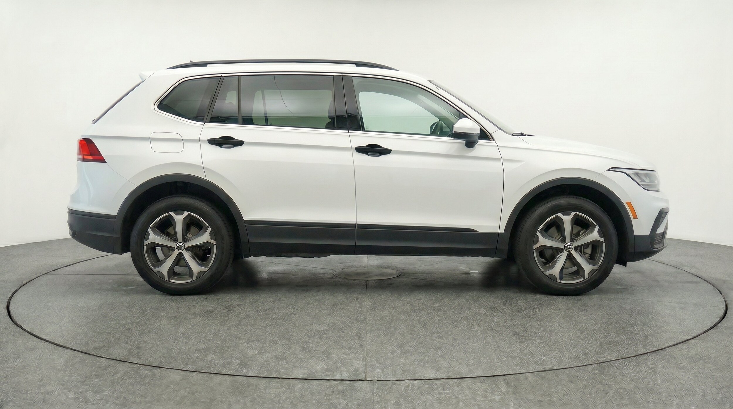 Thumbnail: 2026 Volkswagen Tiguan - 11