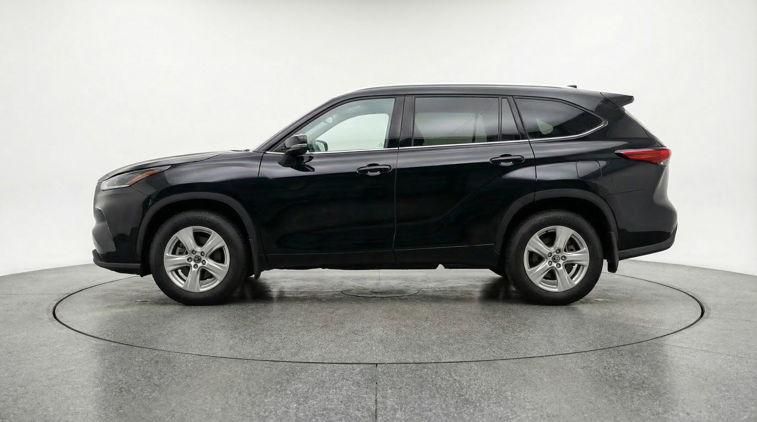 Thumbnail: 2025 Toyota Highlander - 4