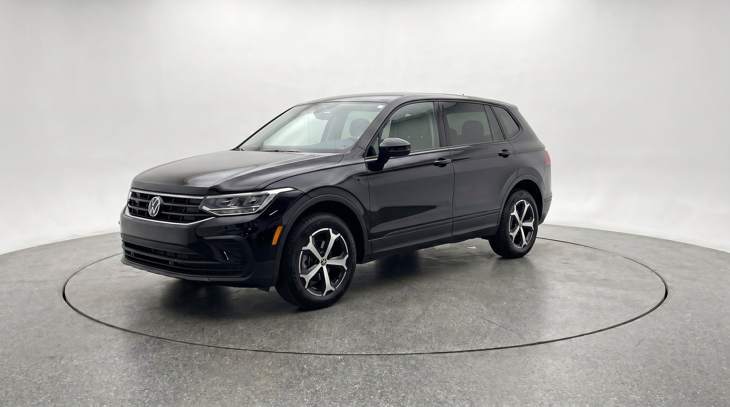 Thumbnail: 2026 Volkswagen Tiguan - 3