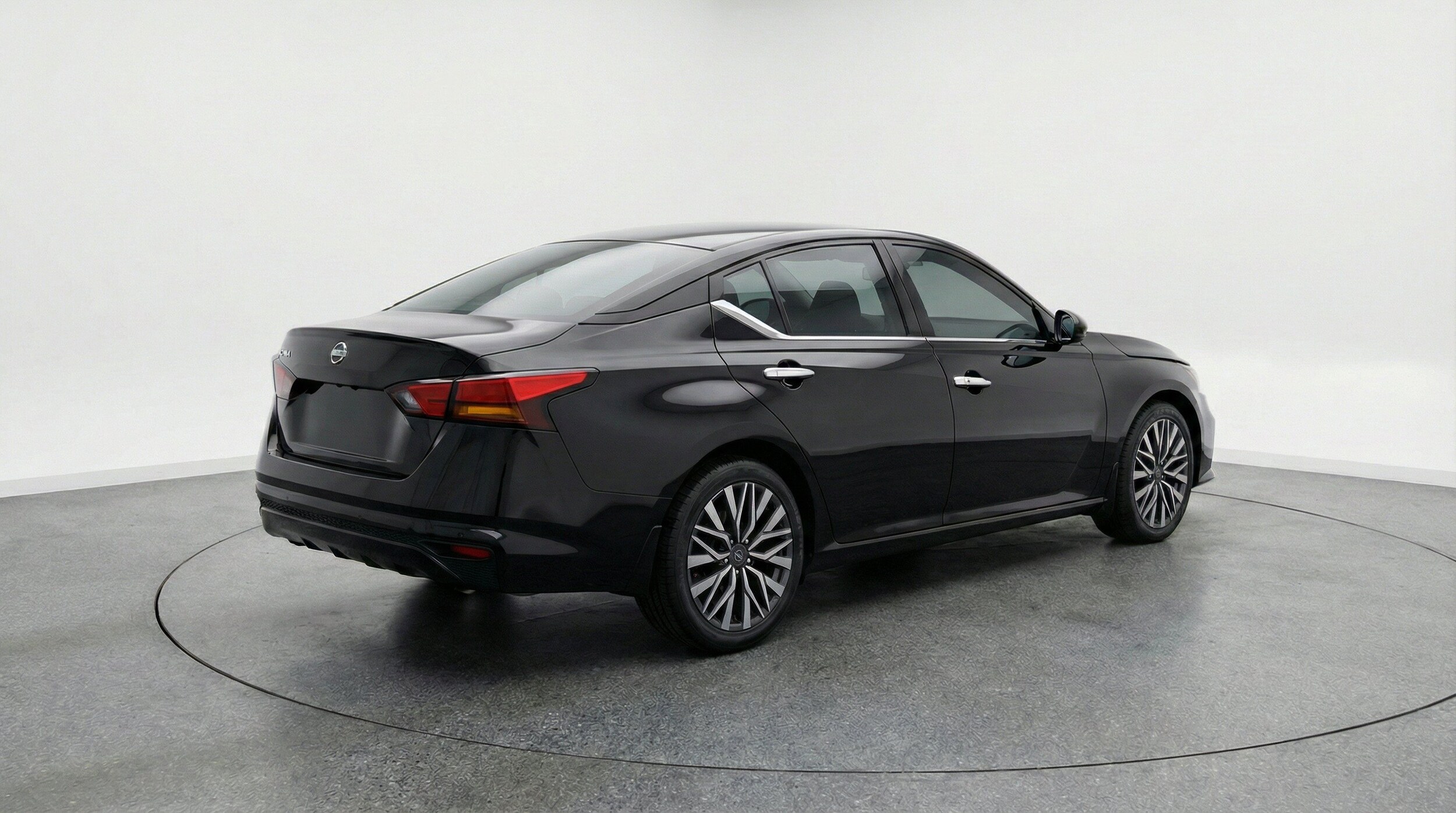 Thumbnail: 2025 Nissan Altima - 9