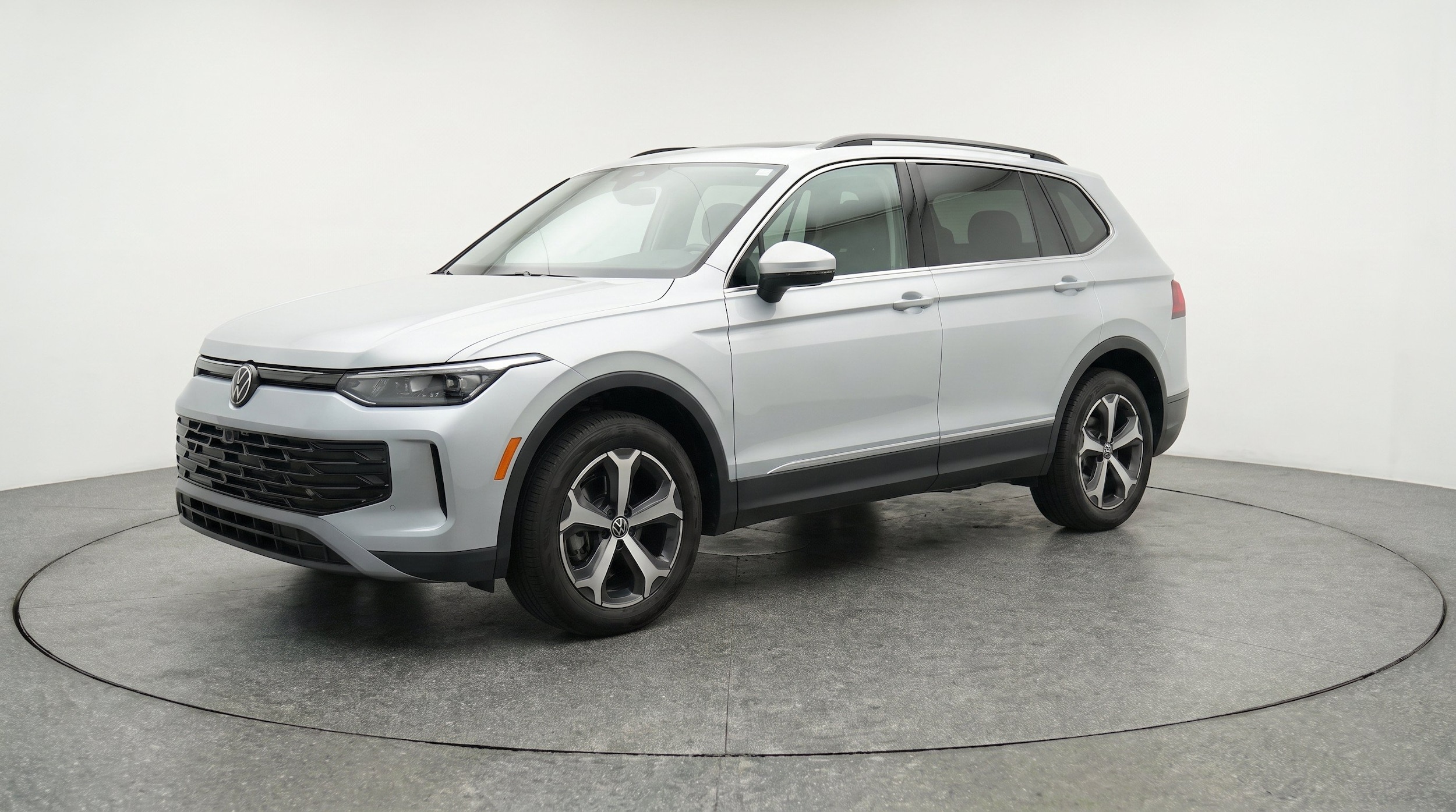 Thumbnail: 2026 Volkswagen Tiguan - 3