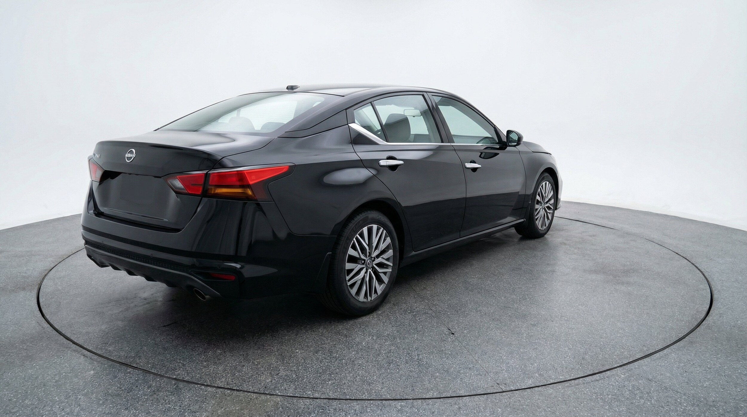 Thumbnail: 2025 Nissan Altima - 9