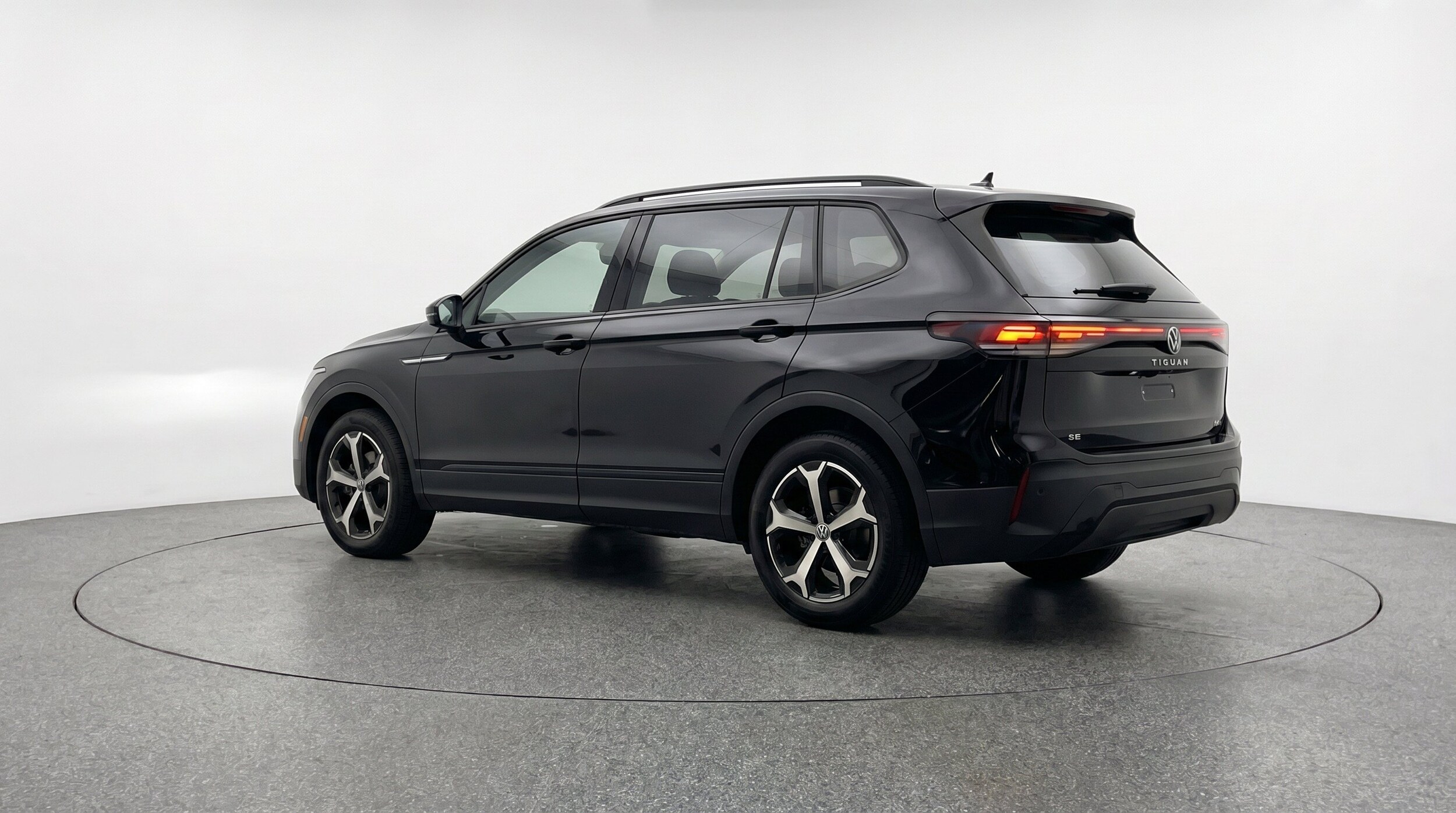 Thumbnail: 2026 Volkswagen Tiguan - 6