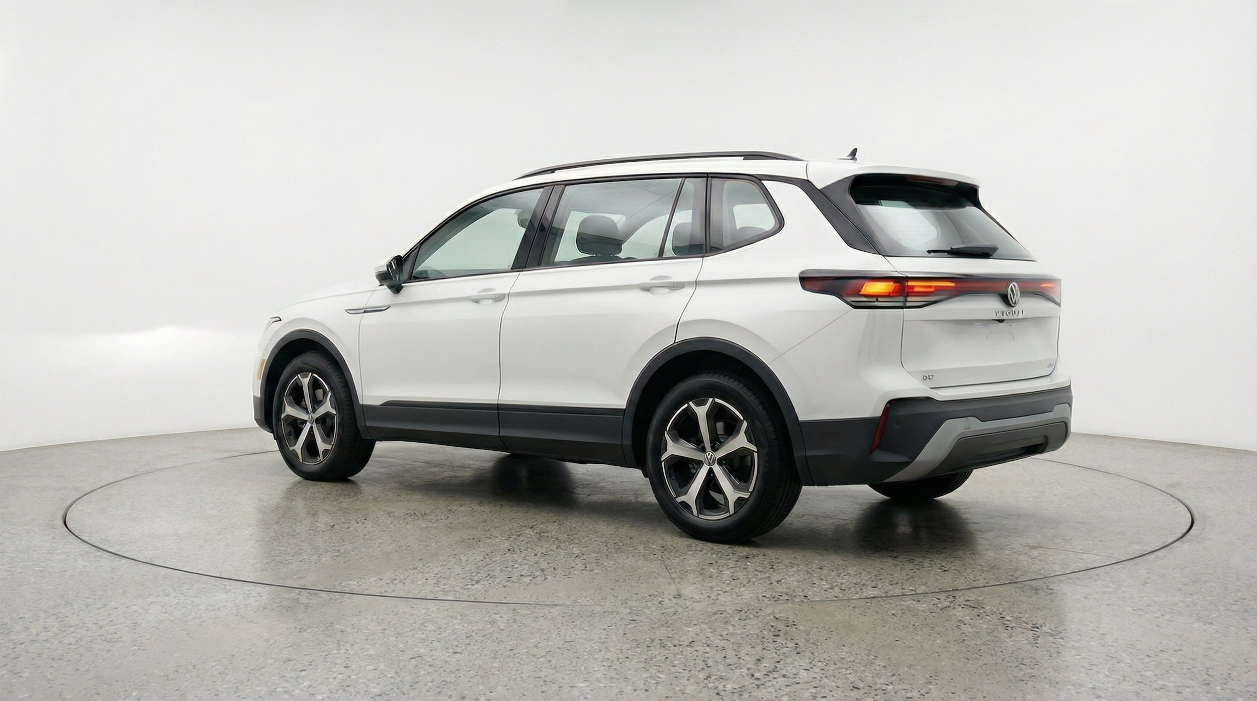 Thumbnail: 2026 Volkswagen Tiguan - 6