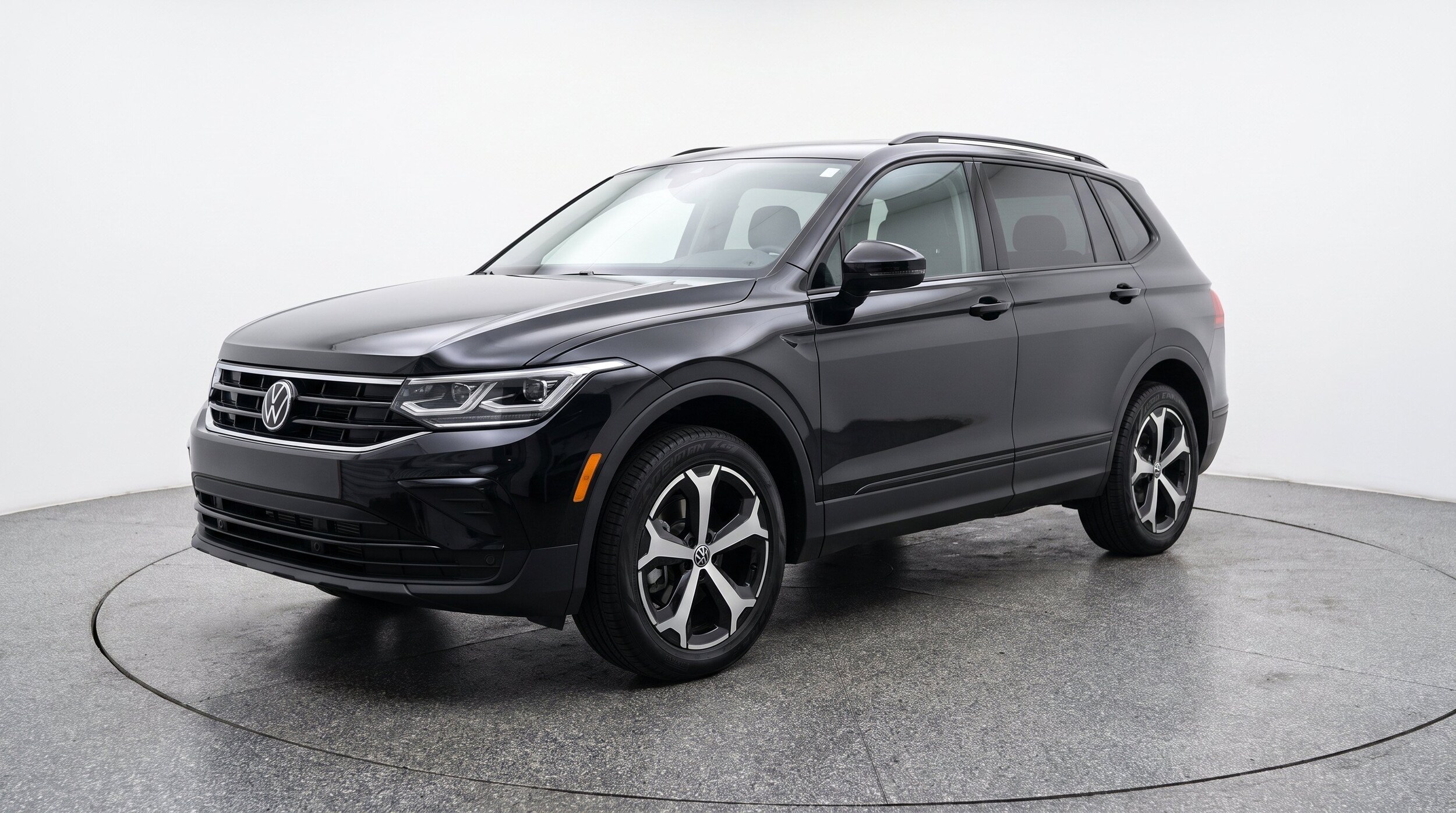 Thumbnail: 2026 Volkswagen Tiguan - 3