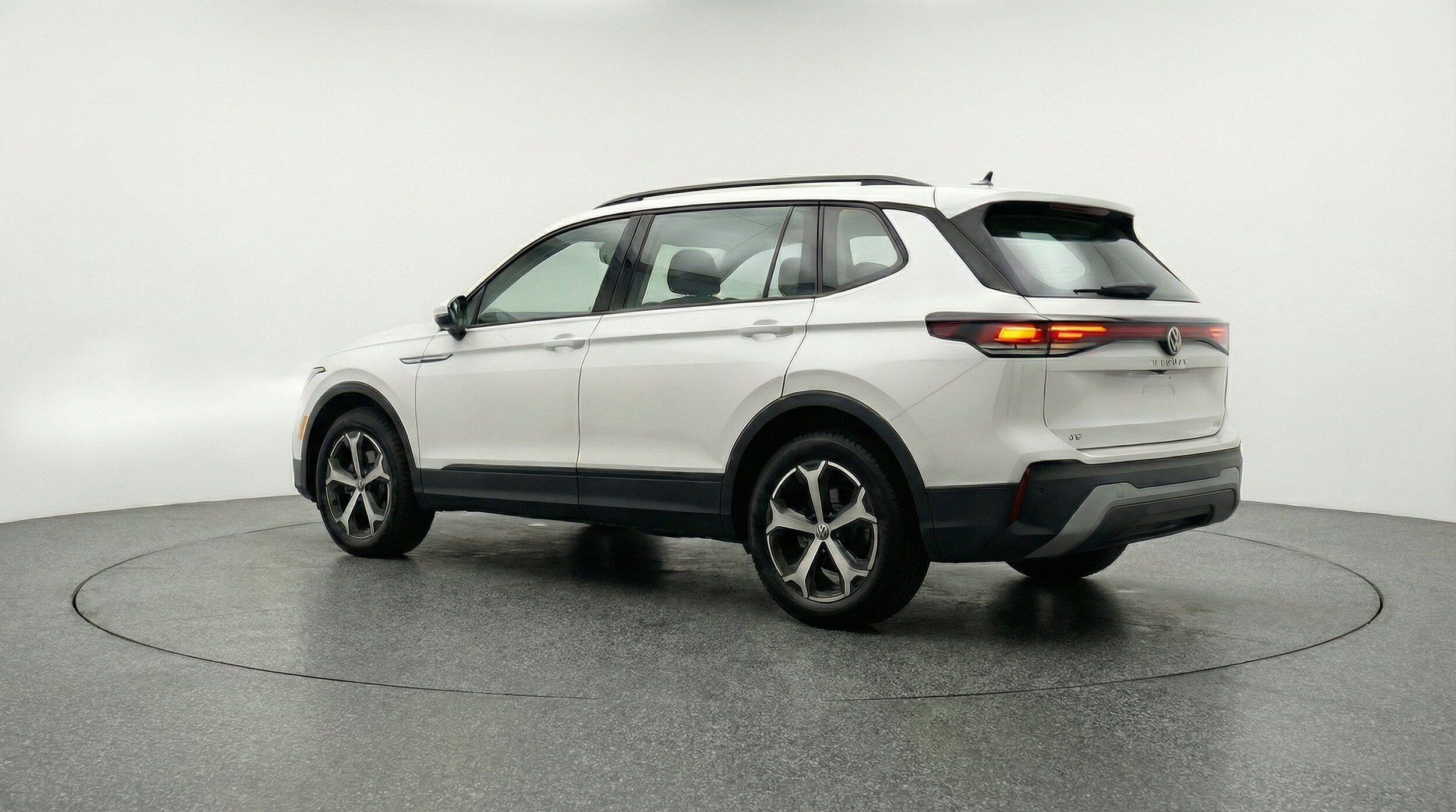 Thumbnail: 2026 Volkswagen Tiguan - 6