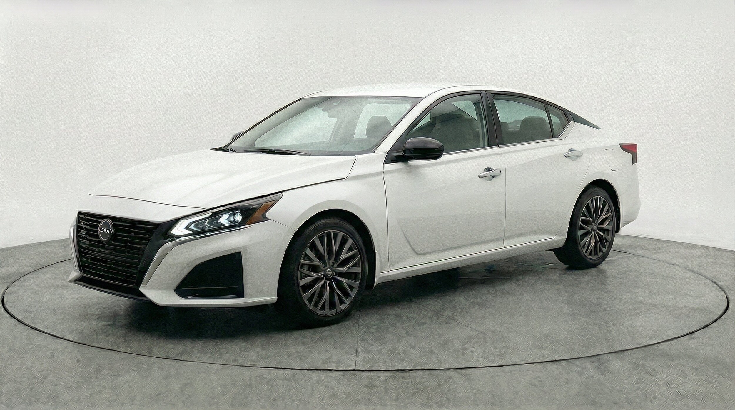 Thumbnail: 2025 Nissan Altima - 3