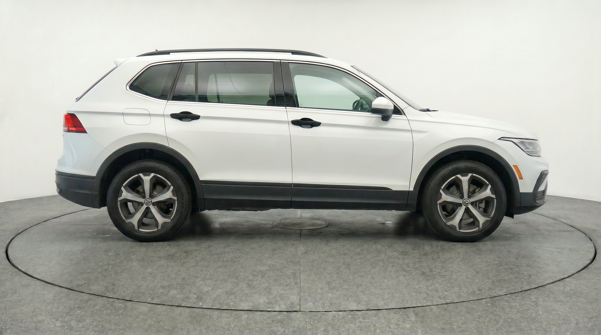 Thumbnail: 2026 Volkswagen Tiguan - 11