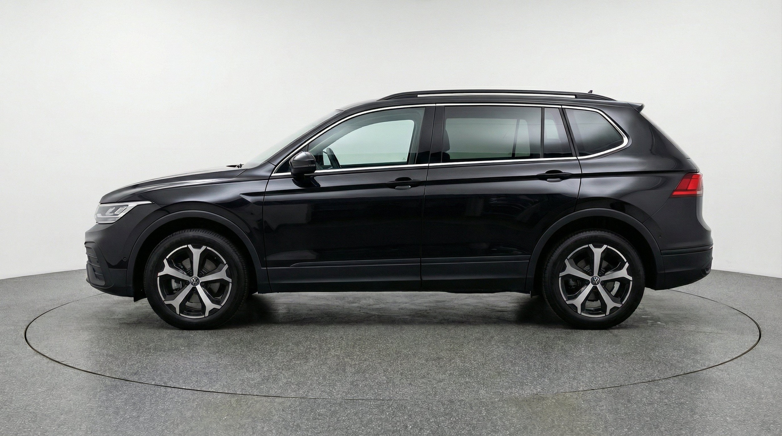 Thumbnail: 2026 Volkswagen Tiguan - 5