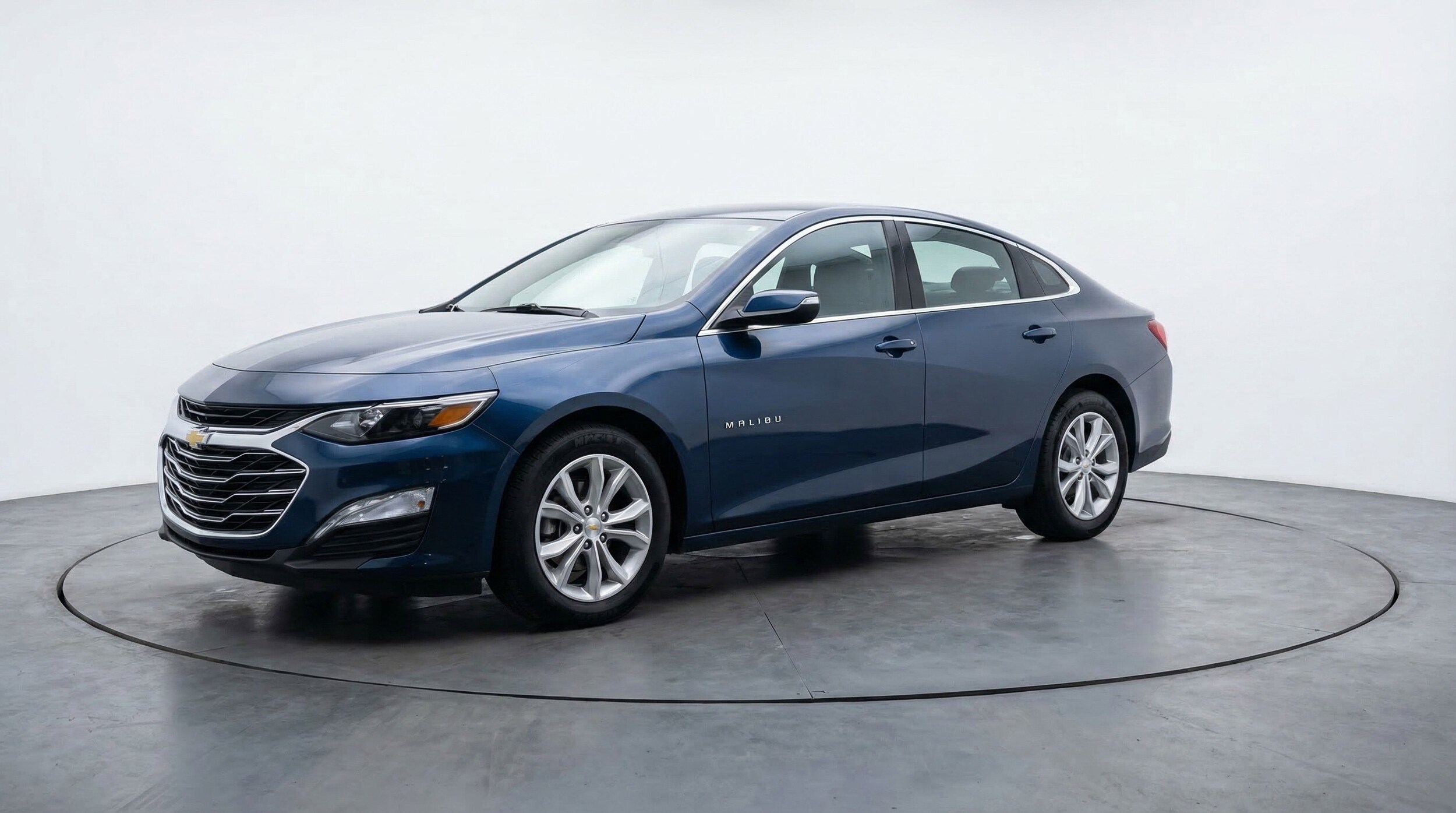 Thumbnail: 2023 Chevrolet Malibu - 3