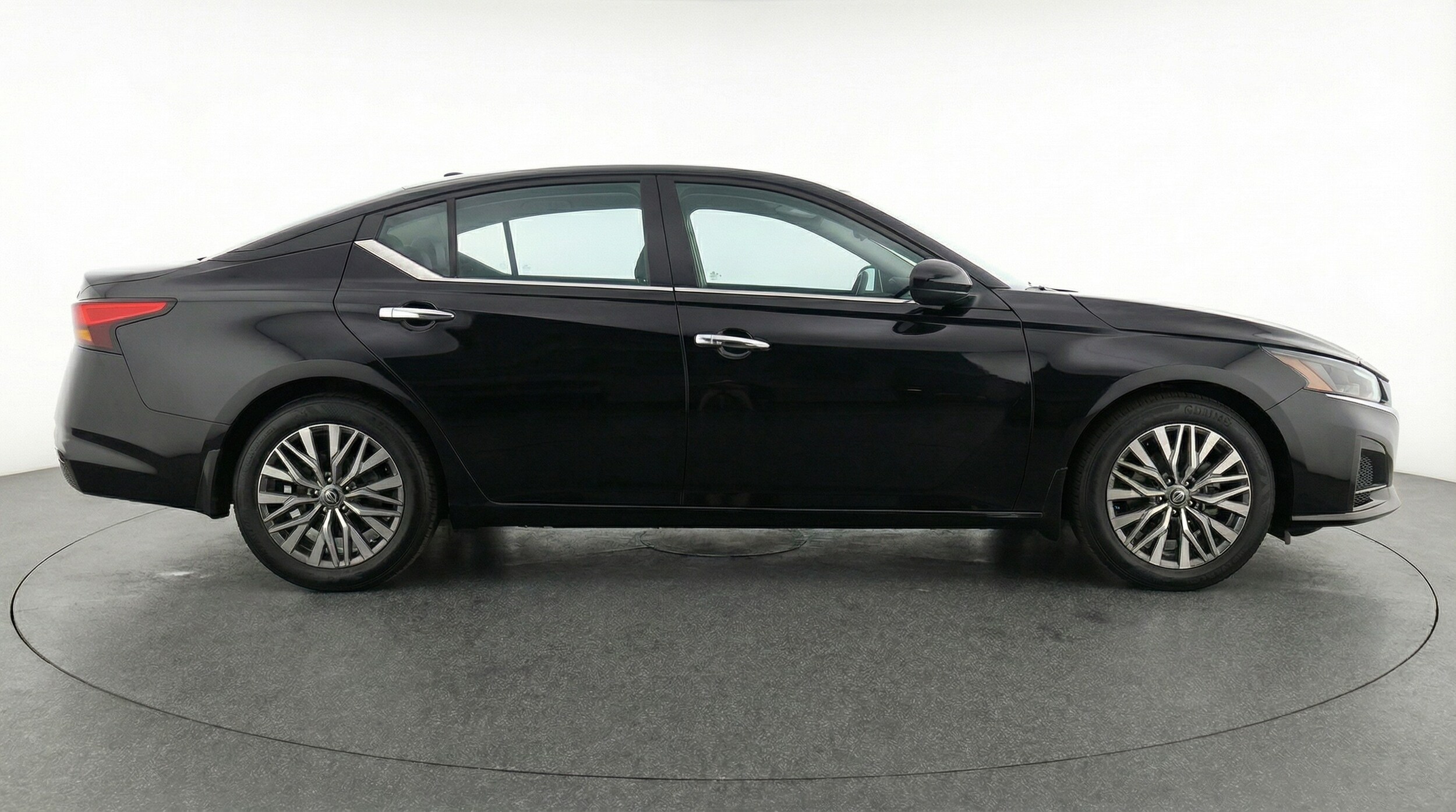 Thumbnail: 2025 Nissan Altima - 8