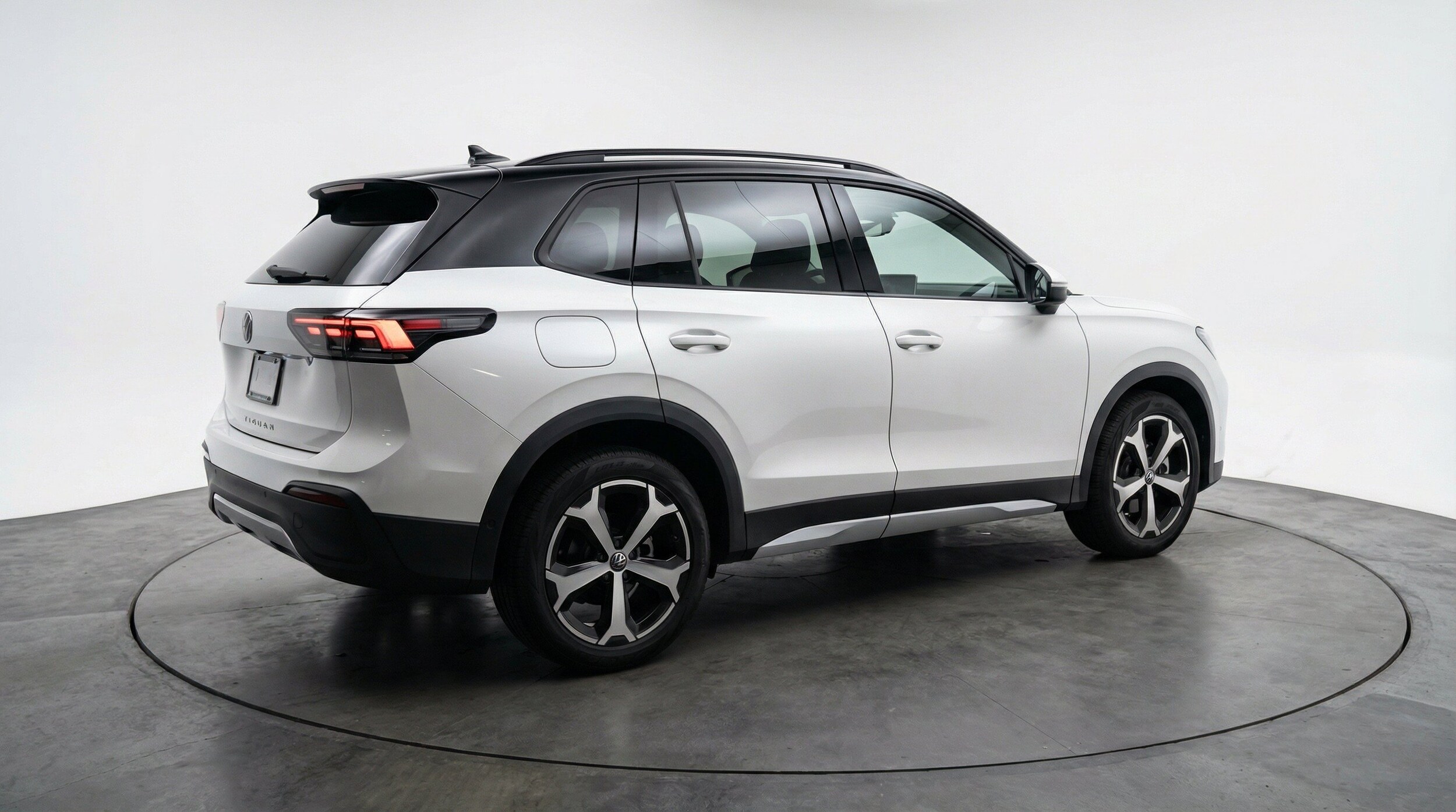 Thumbnail: 2026 Volkswagen Tiguan - 9