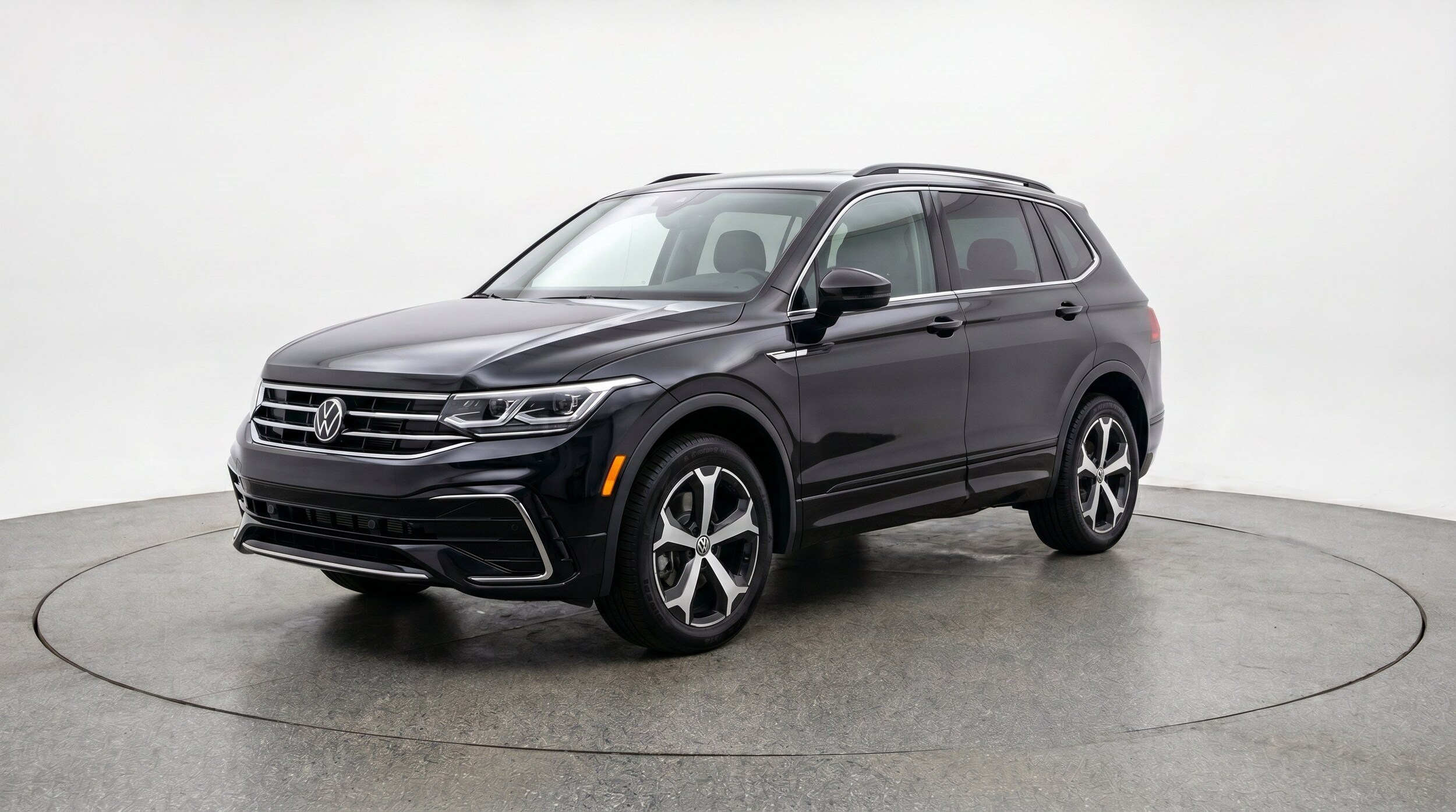 Thumbnail: 2026 Volkswagen Tiguan - 3
