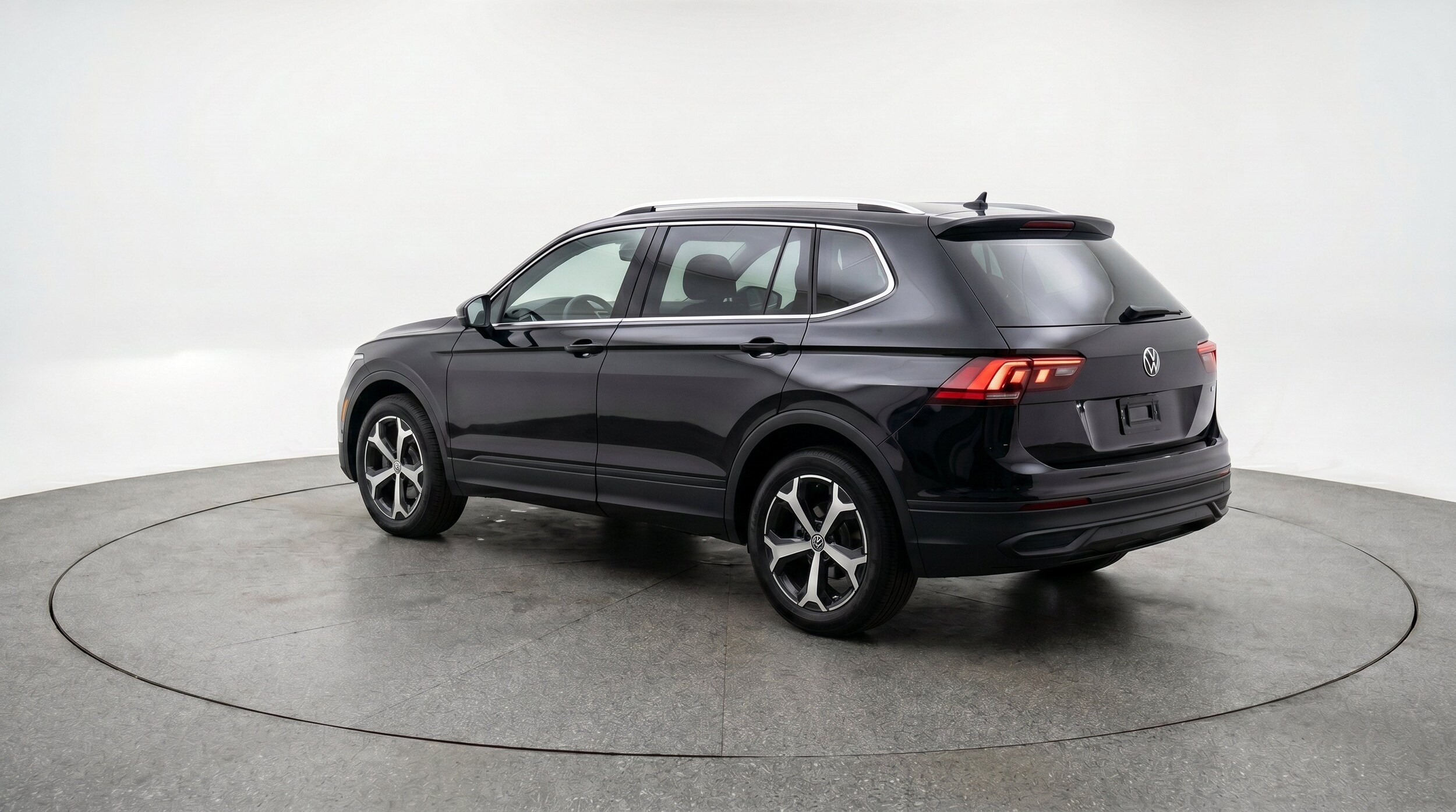 Thumbnail: 2026 Volkswagen Tiguan - 6