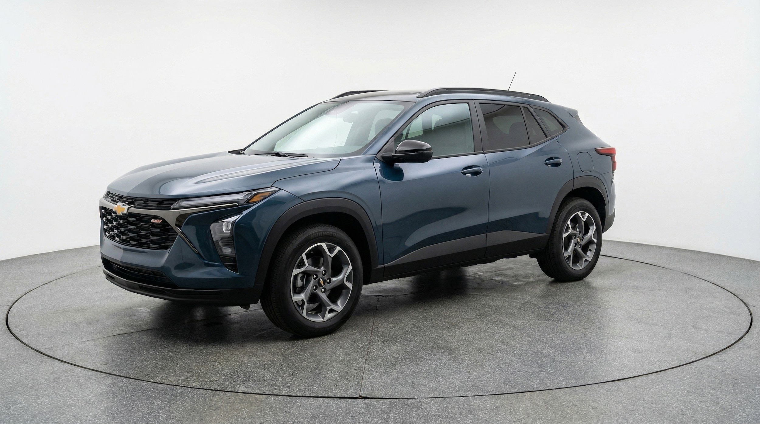 Thumbnail: 2025 Chevrolet Trax - 3
