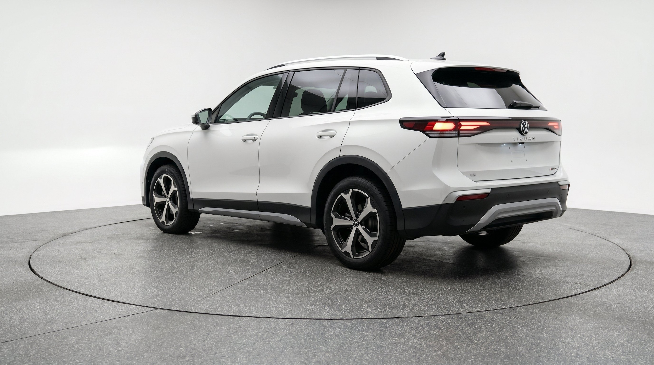 Thumbnail: 2026 Volkswagen Tiguan - 6