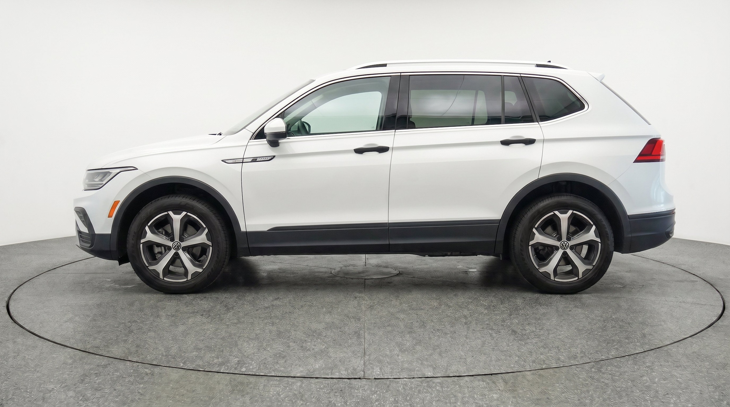 Thumbnail: 2026 Volkswagen Tiguan - 5