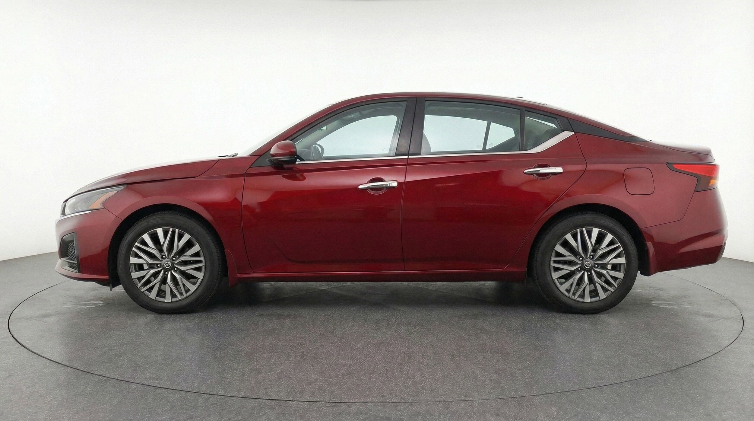 Thumbnail: 2025 Nissan Altima - 5