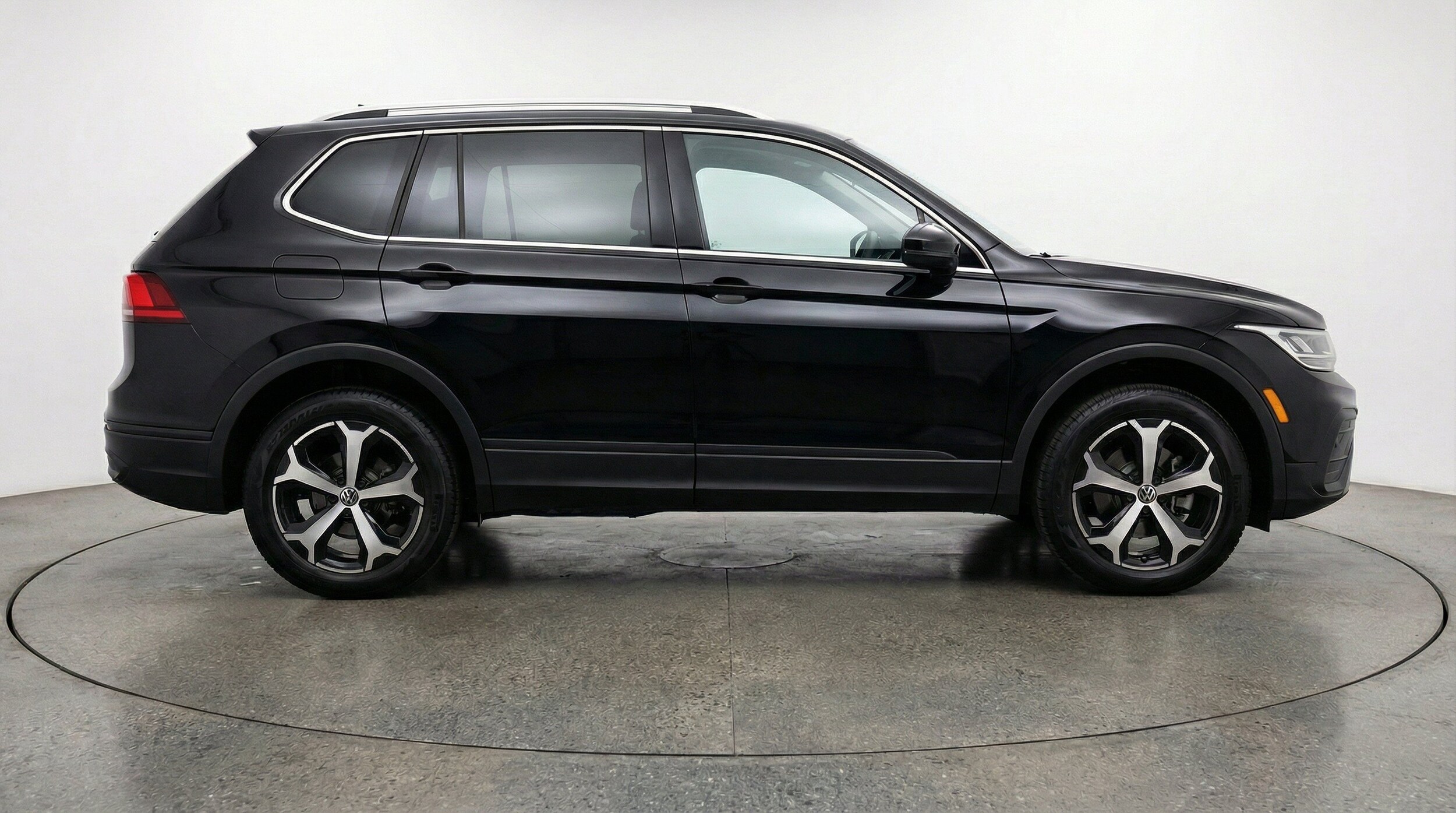 Thumbnail: 2026 Volkswagen Tiguan - 11