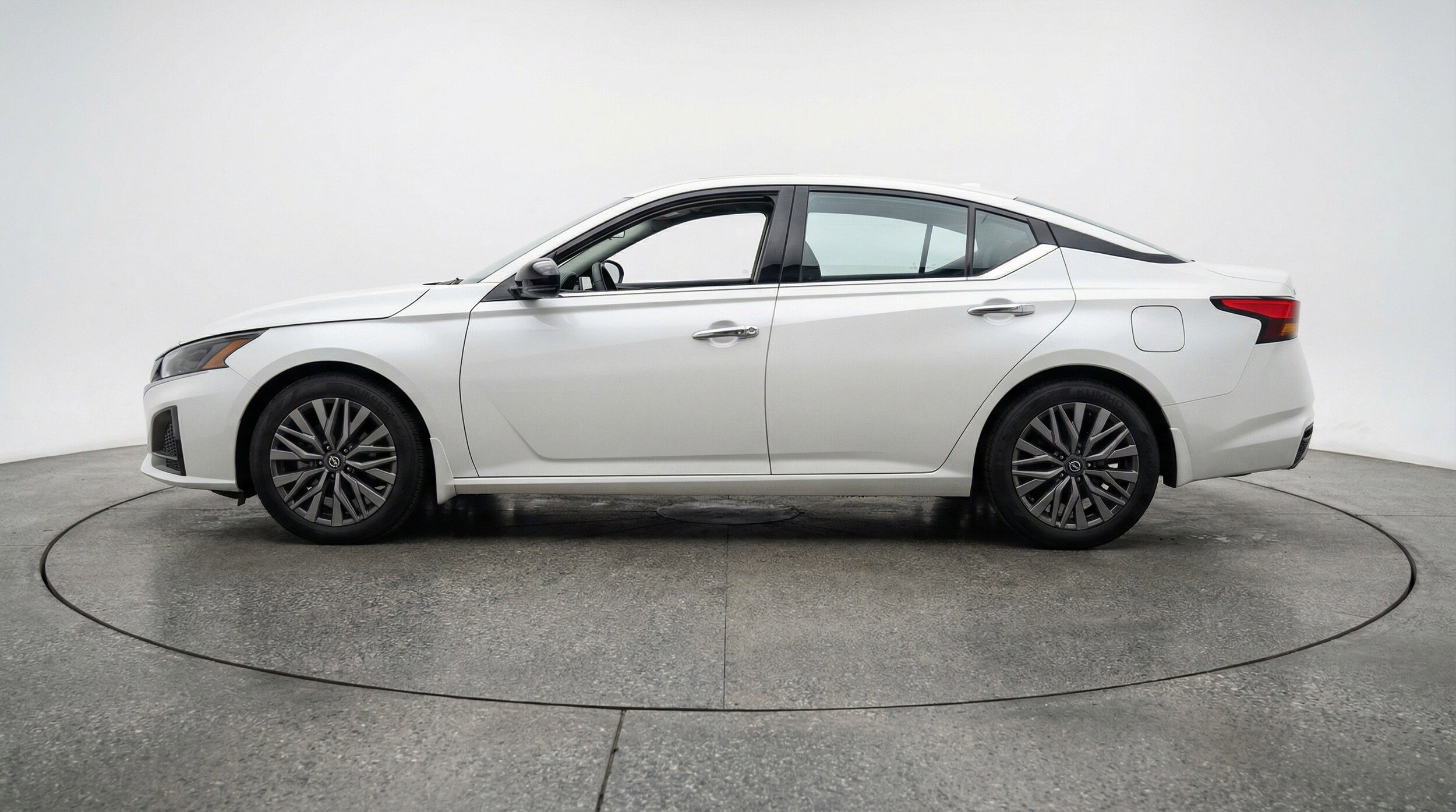 Thumbnail: 2025 Nissan Altima - 5