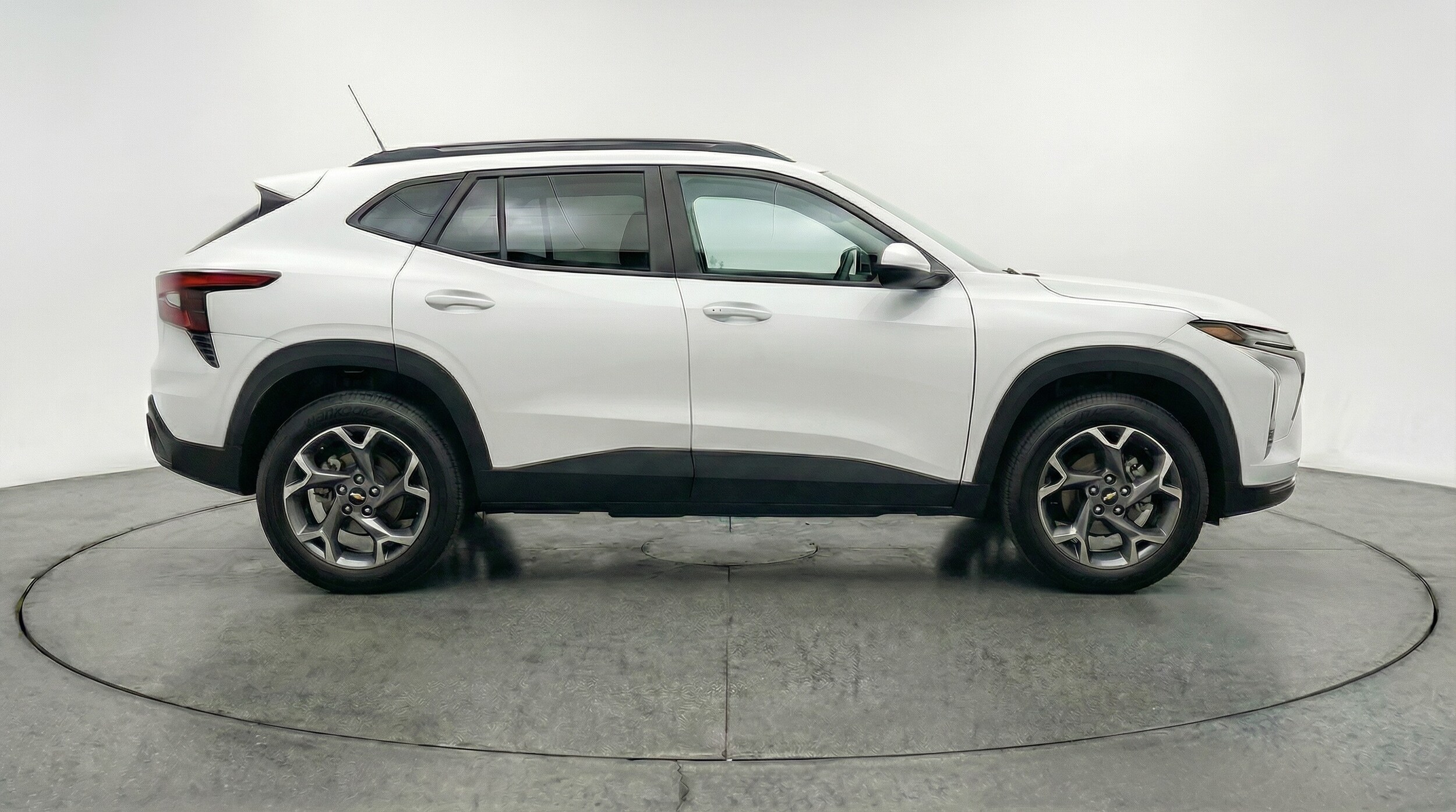 Thumbnail: 2025 Chevrolet Trax - 8