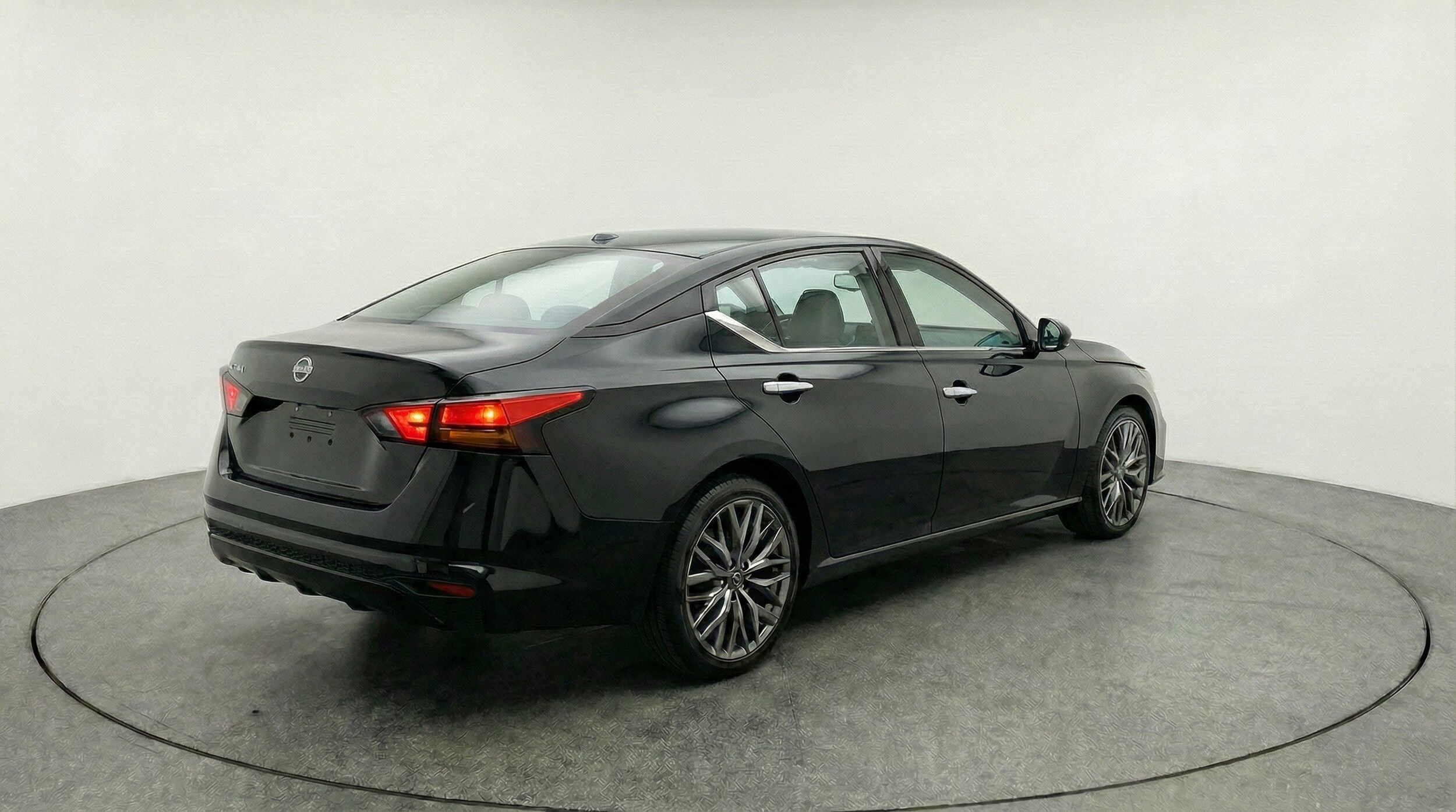 Thumbnail: 2025 Nissan Altima - 9