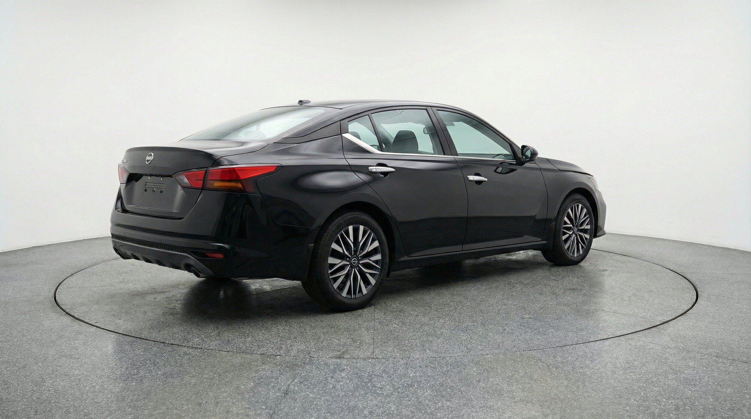 Thumbnail: 2025 Nissan Altima - 9
